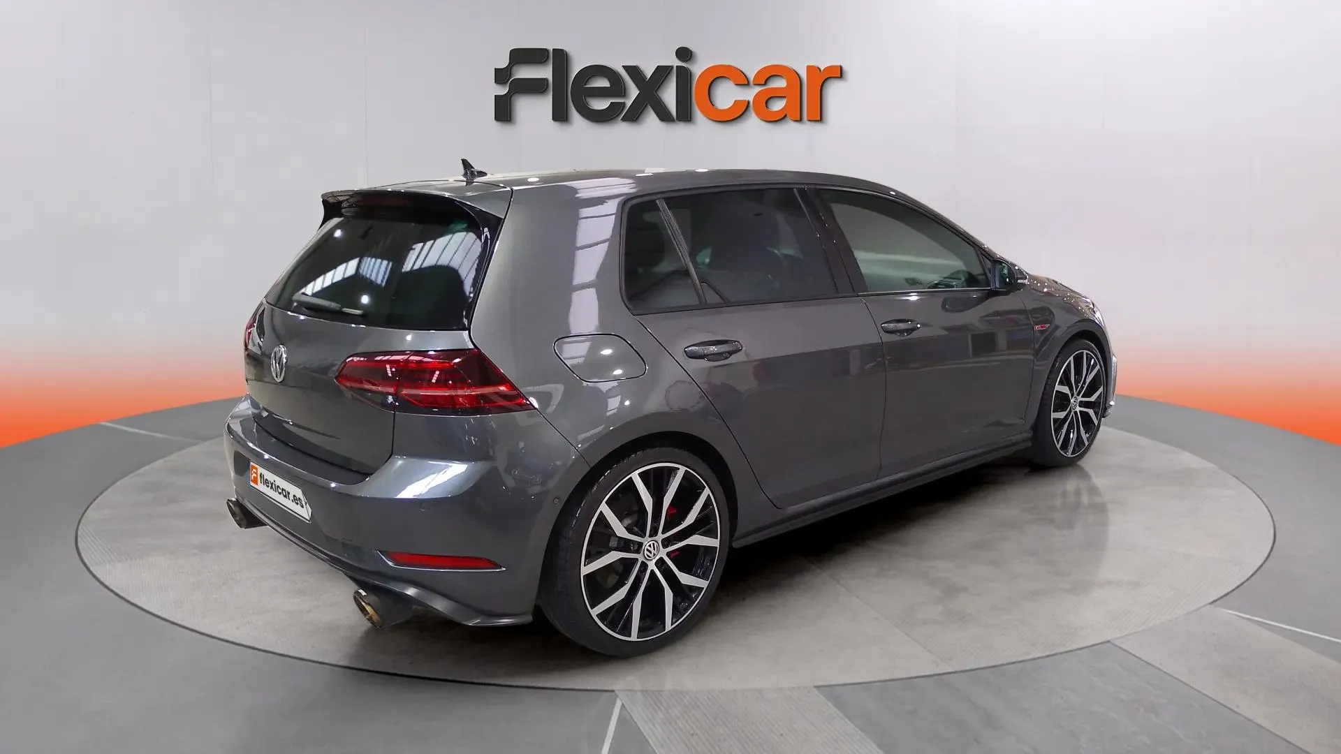 Volkswagen Golf GTI Performance 2.0 TSI DSG - foto 4