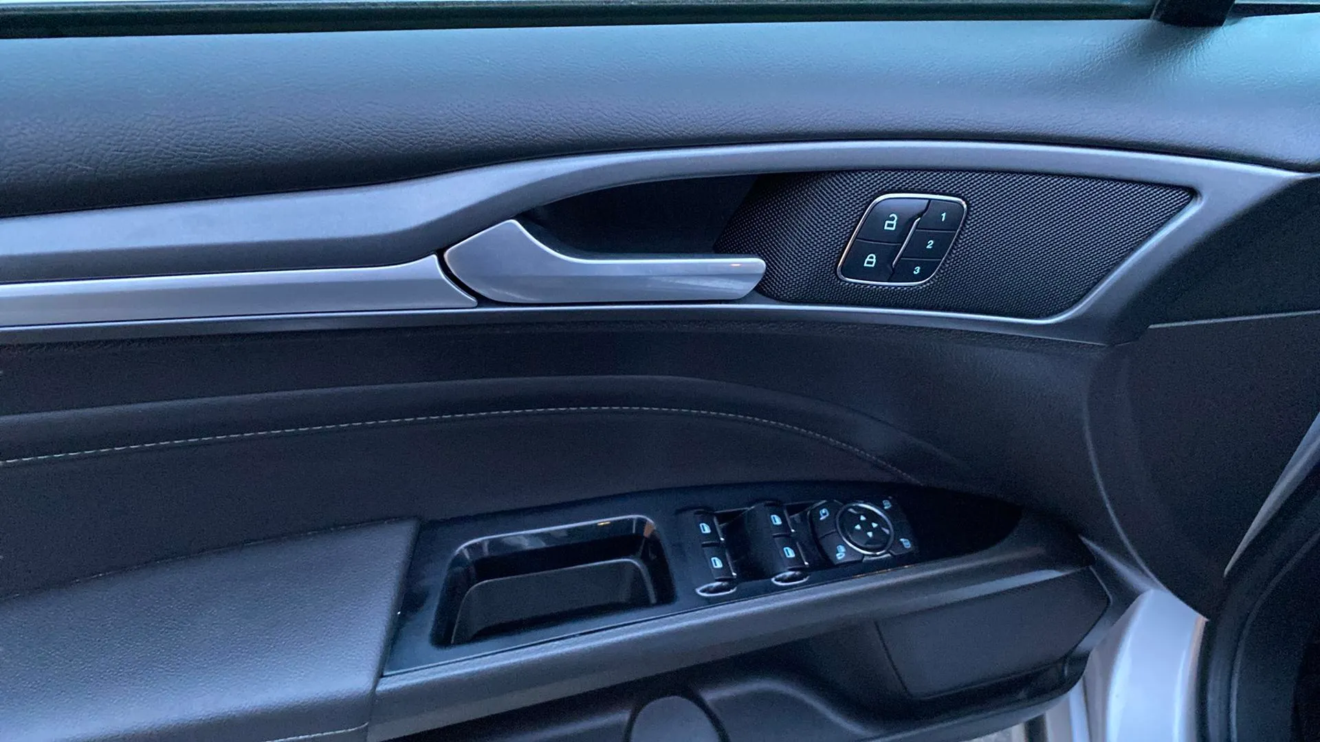 Ford Mondeo 2.0 Híbrido Titanium HEV - foto 19
