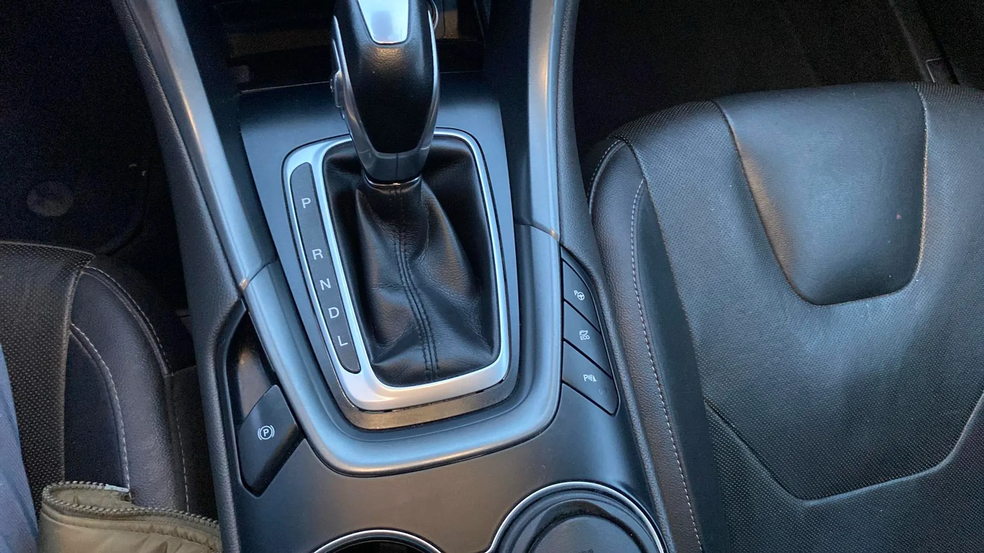 Ford Mondeo 2.0 Híbrido Titanium HEV - foto 23