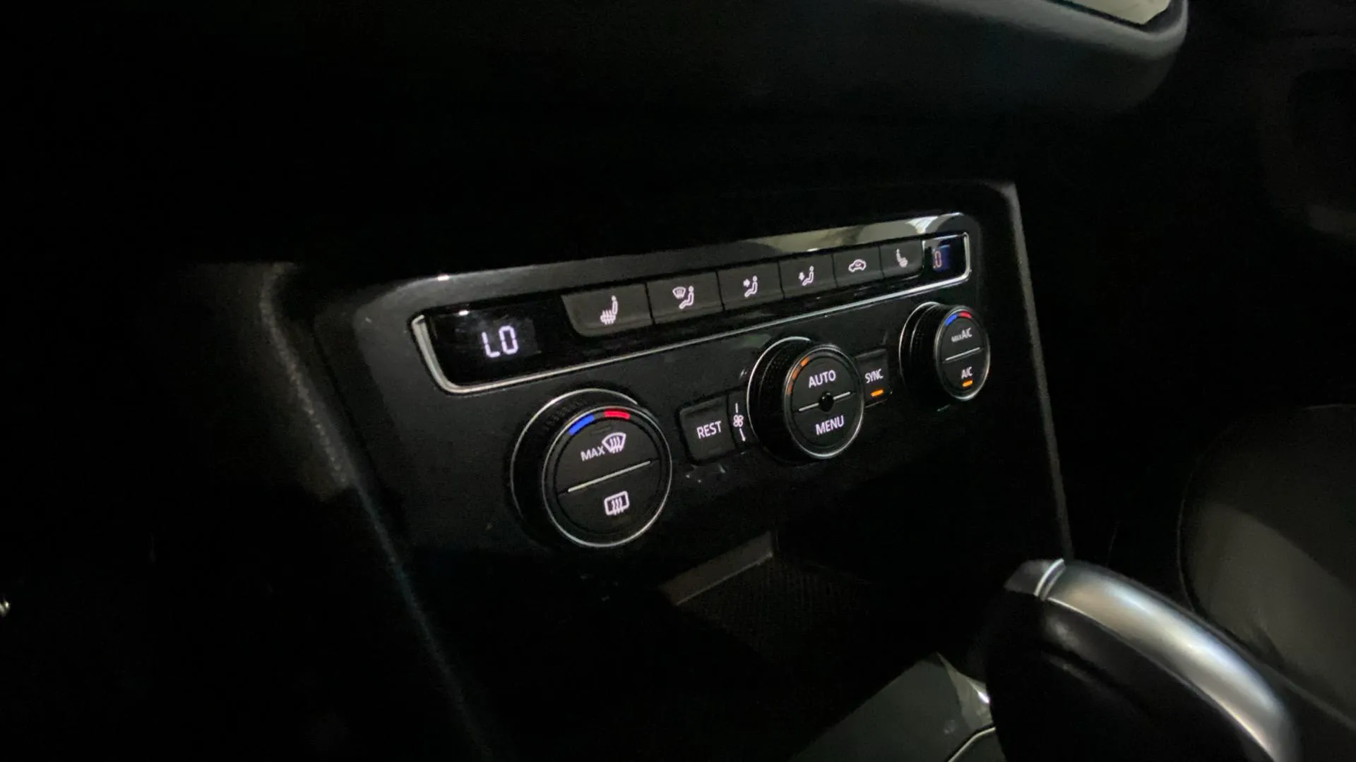 Volkswagen Tiguan R-Line 2.0 TDI DSG - foto 11