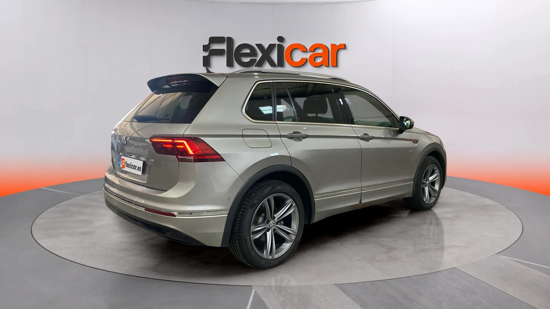 Volkswagen Tiguan R-Line 2.0 TDI DSG - foto 6