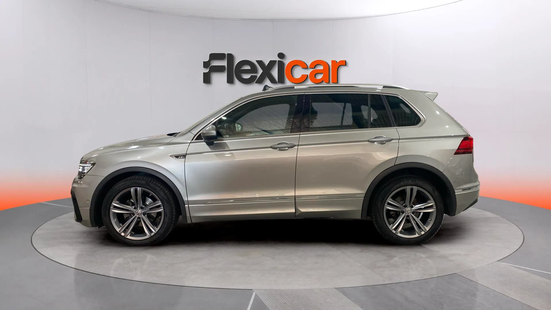 Volkswagen Tiguan R-Line 2.0 TDI DSG - foto 3
