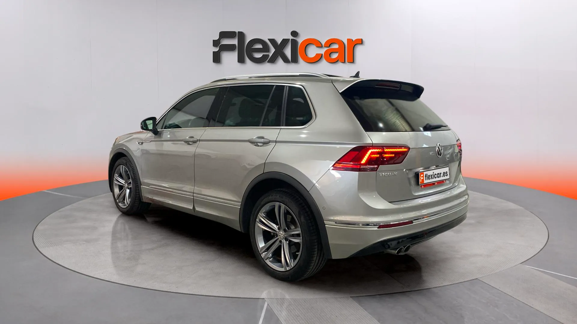 Volkswagen Tiguan R-Line 2.0 TDI DSG - foto 4