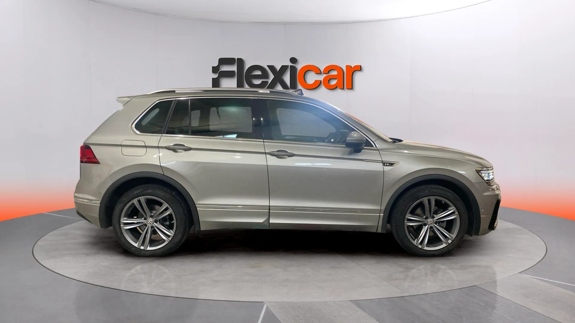 Volkswagen Tiguan R-Line 2.0 TDI DSG - foto 7