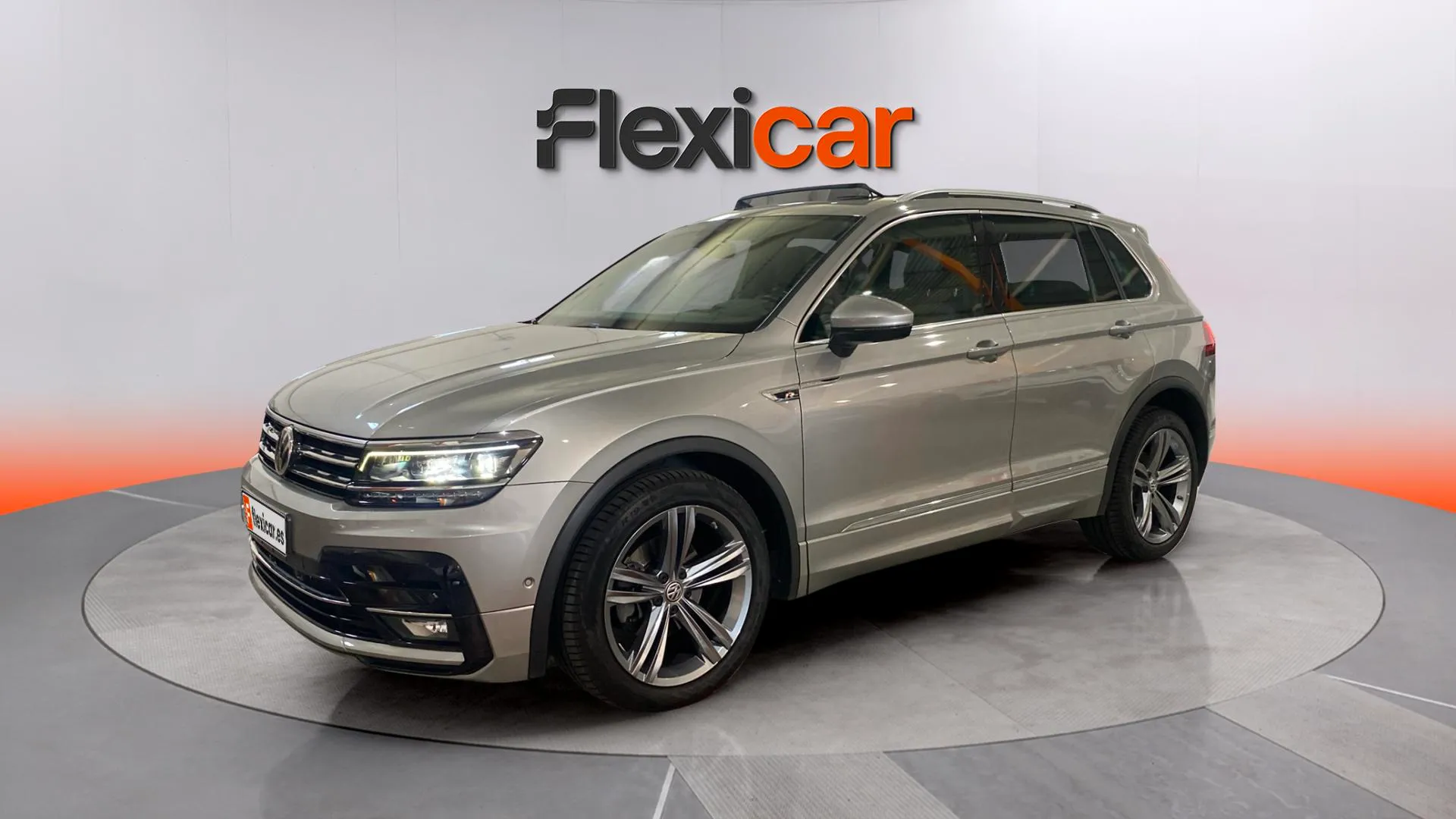 Volkswagen Tiguan R-Line 2.0 TDI DSG - foto 2