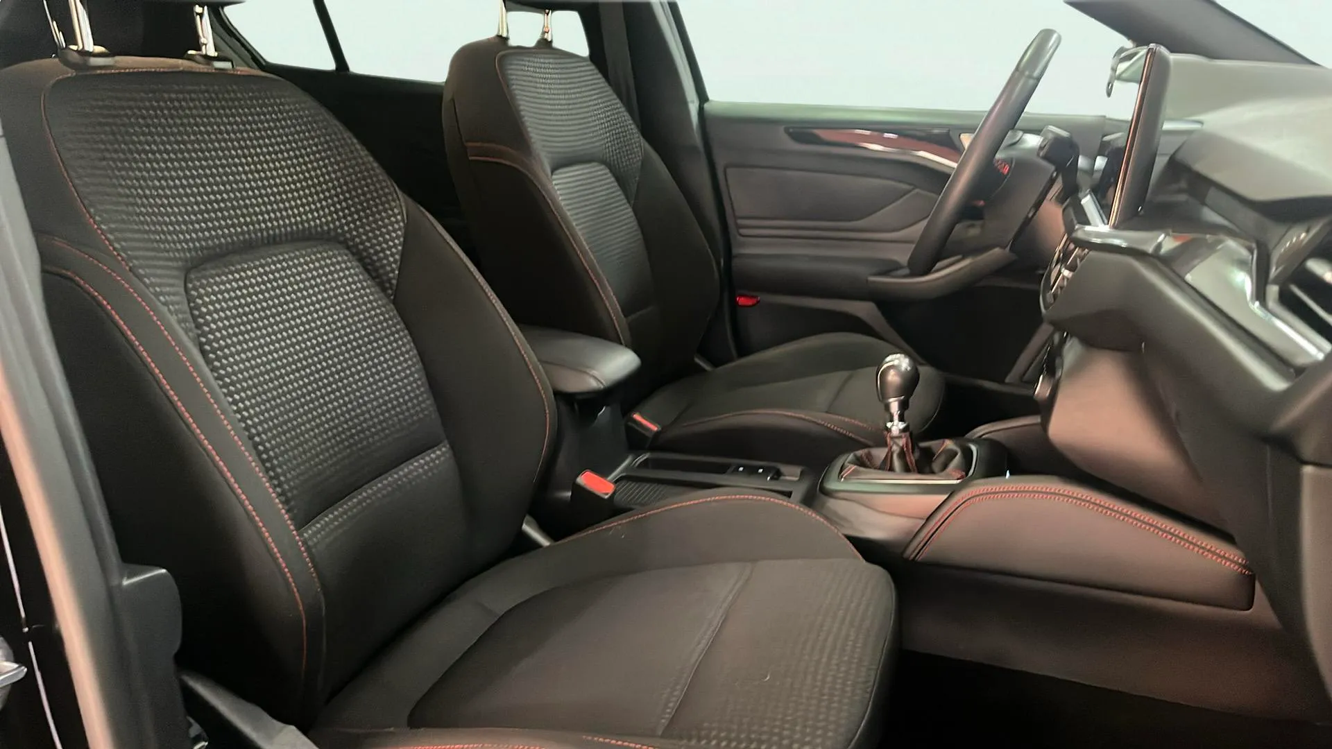 Ford Focus 1.0 EcoBoost MHEV ST-Line Design SIP - foto 12