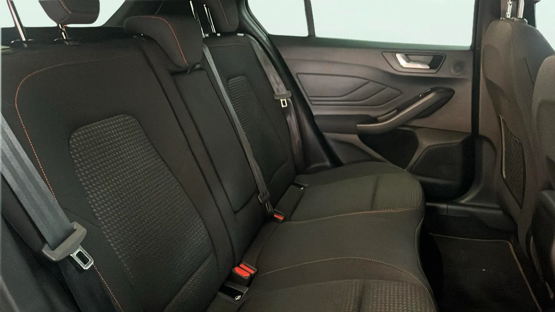 Ford Focus 1.0 EcoBoost MHEV ST-Line Design SIP - foto 13