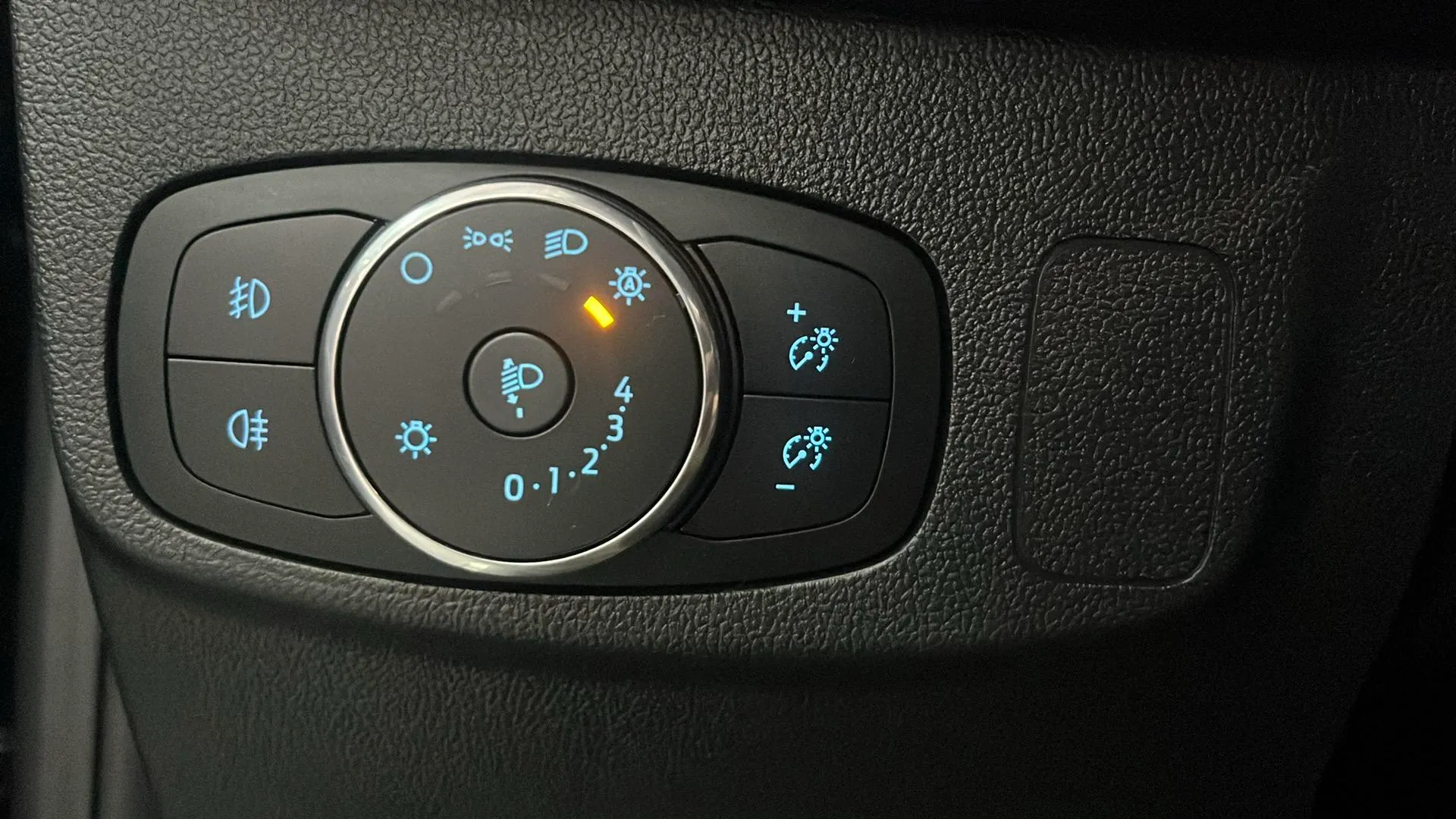 Ford Focus 1.0 EcoBoost MHEV ST-Line Design SIP - foto 16