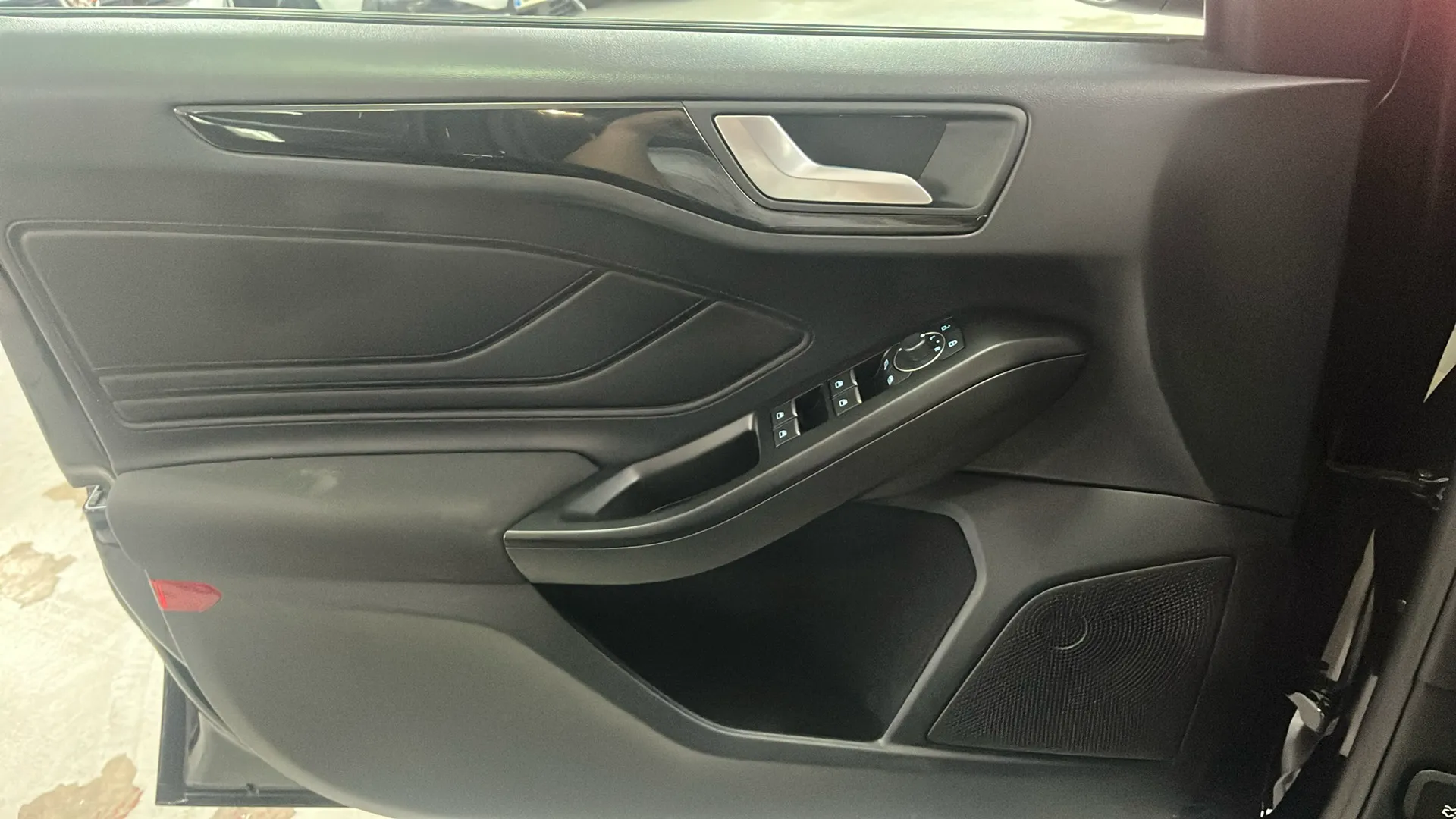 Ford Focus 1.0 EcoBoost MHEV ST-Line Design SIP - foto 15