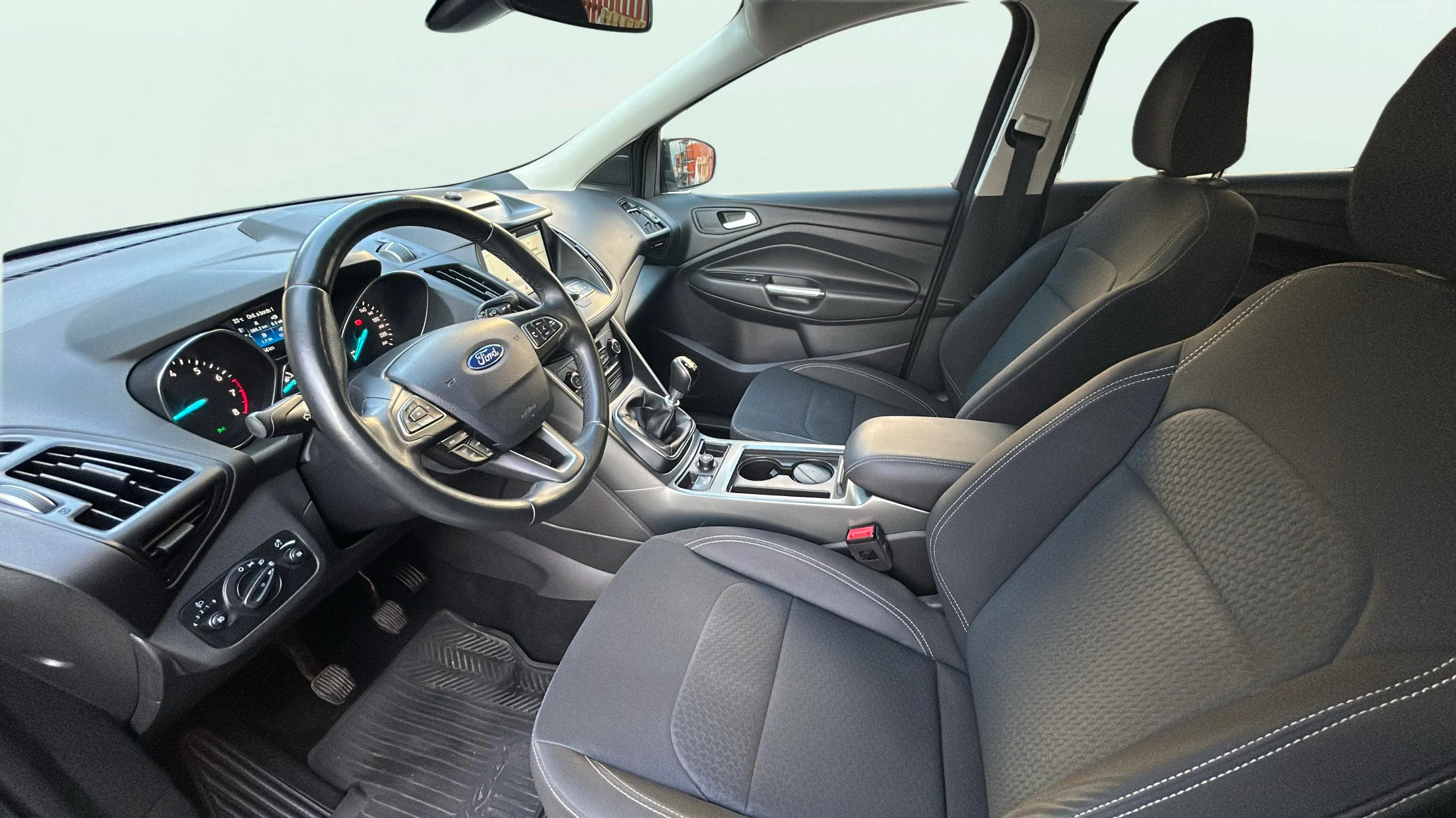 Ford Kuga 1.5 EcoBoost 4x2 Trend - foto 13