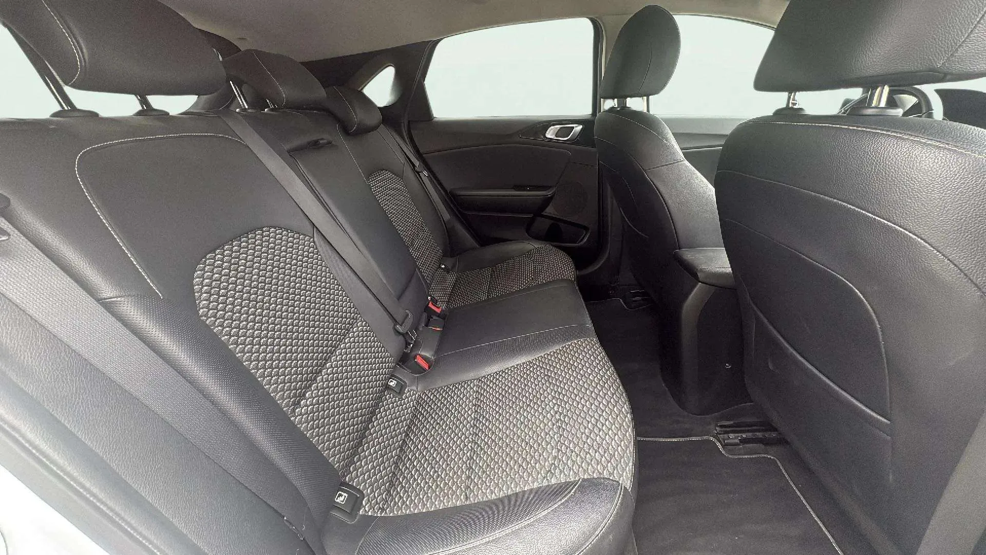 Kia Ceed 1.0 T-GDi Drive - foto 12