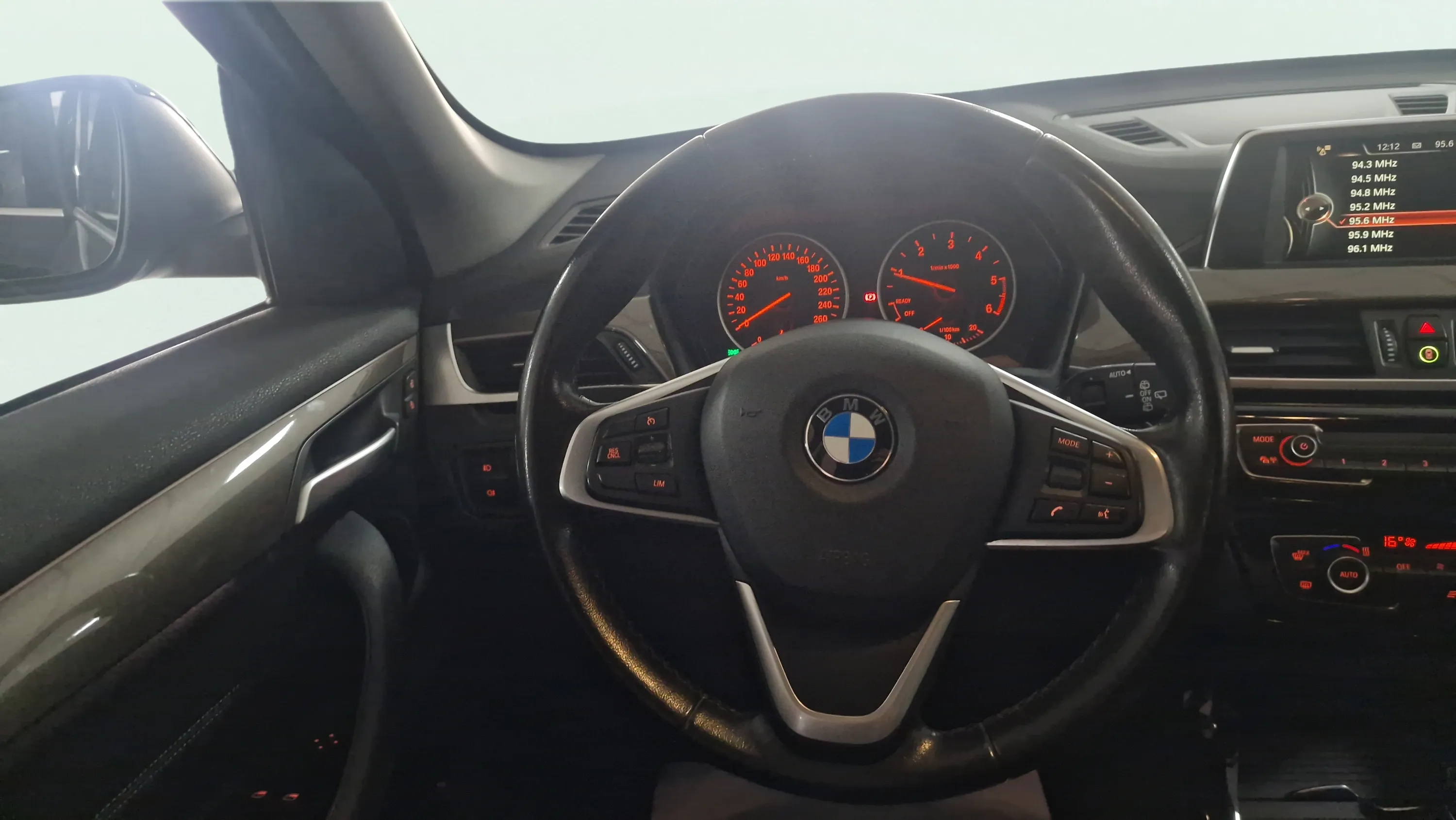 BMW X1 sDrive18d - foto 13