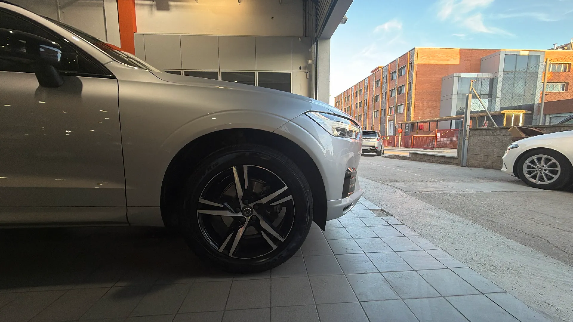 Volvo XC60 2.0 D4 R-Design - foto 14