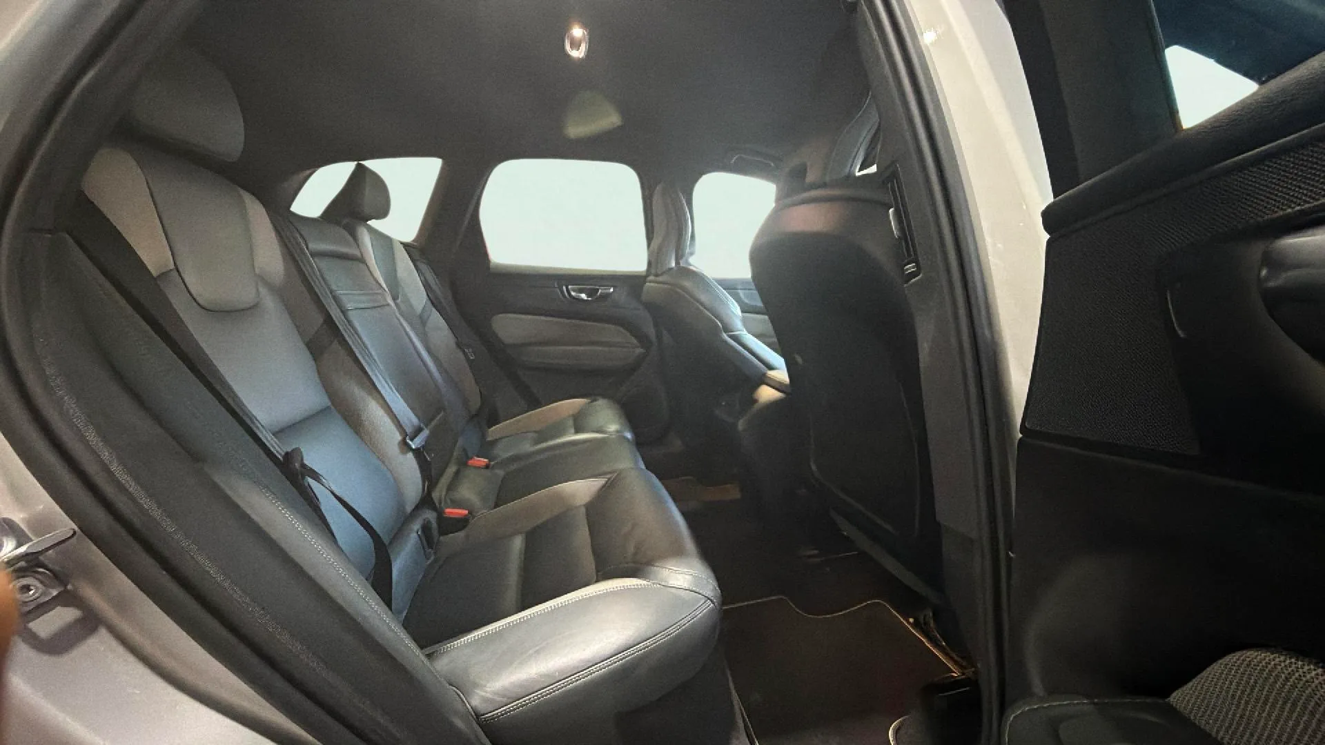 Volvo XC60 2.0 D4 R-Design - foto 10