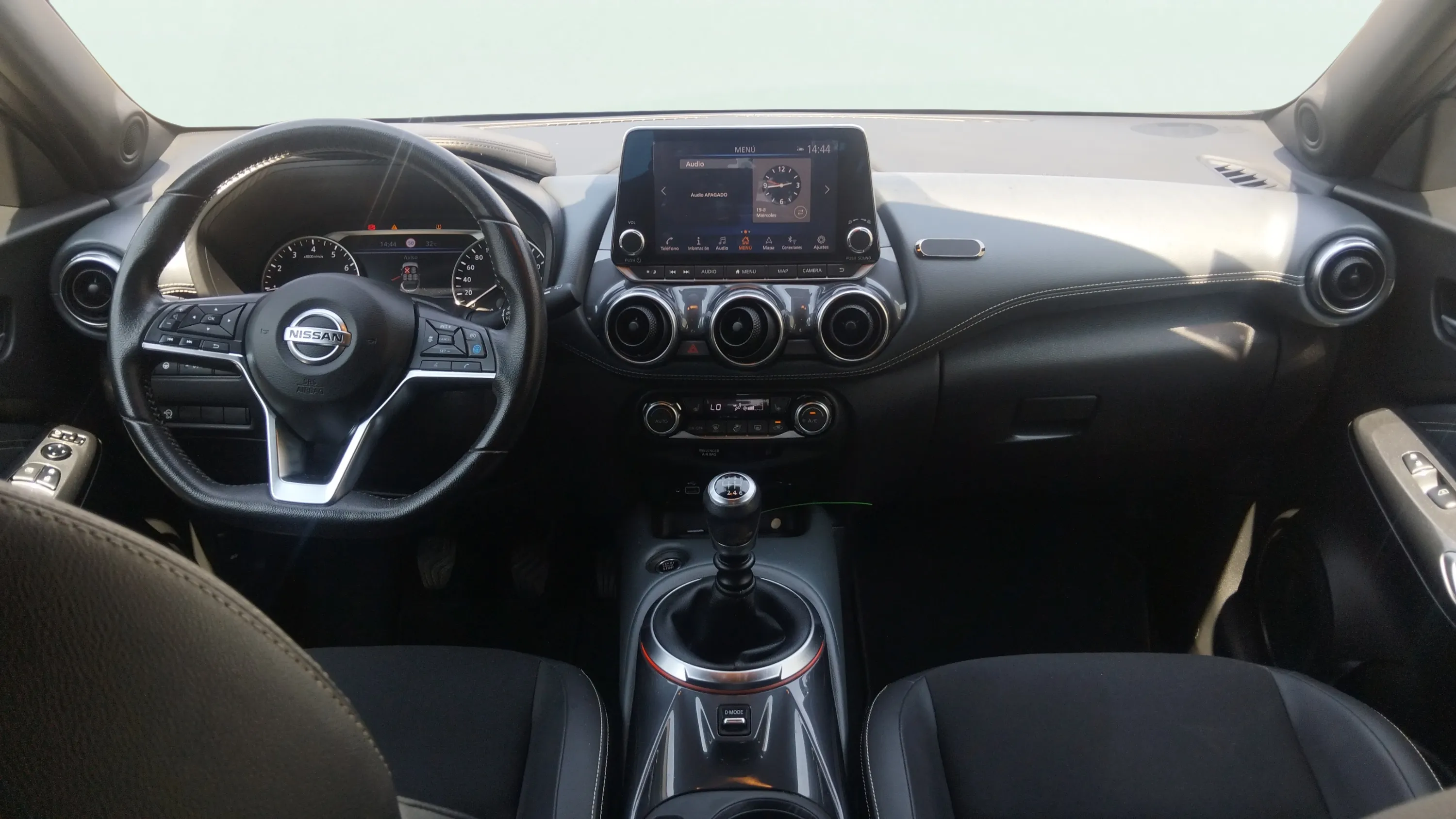 Nissan Juke DIG-T 6 M/T Tekna - foto 12
