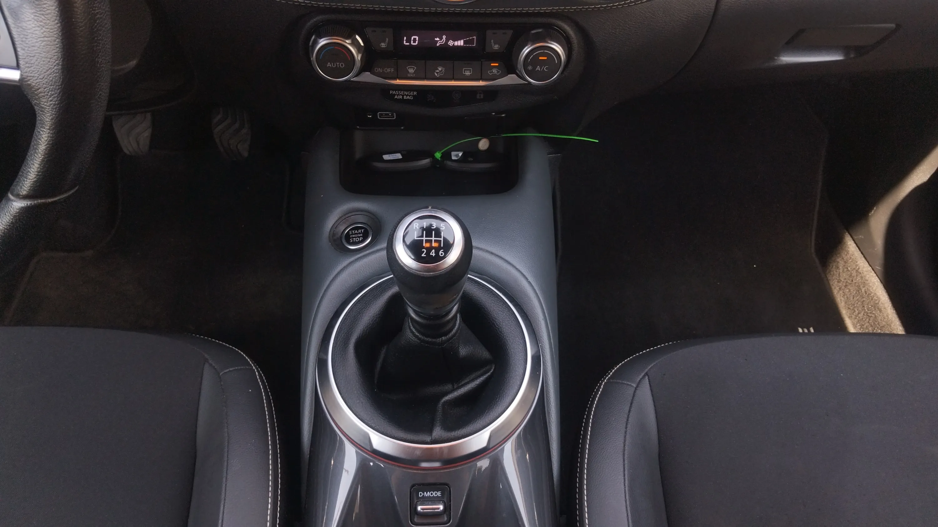Nissan Juke DIG-T 6 M/T Tekna - foto 15