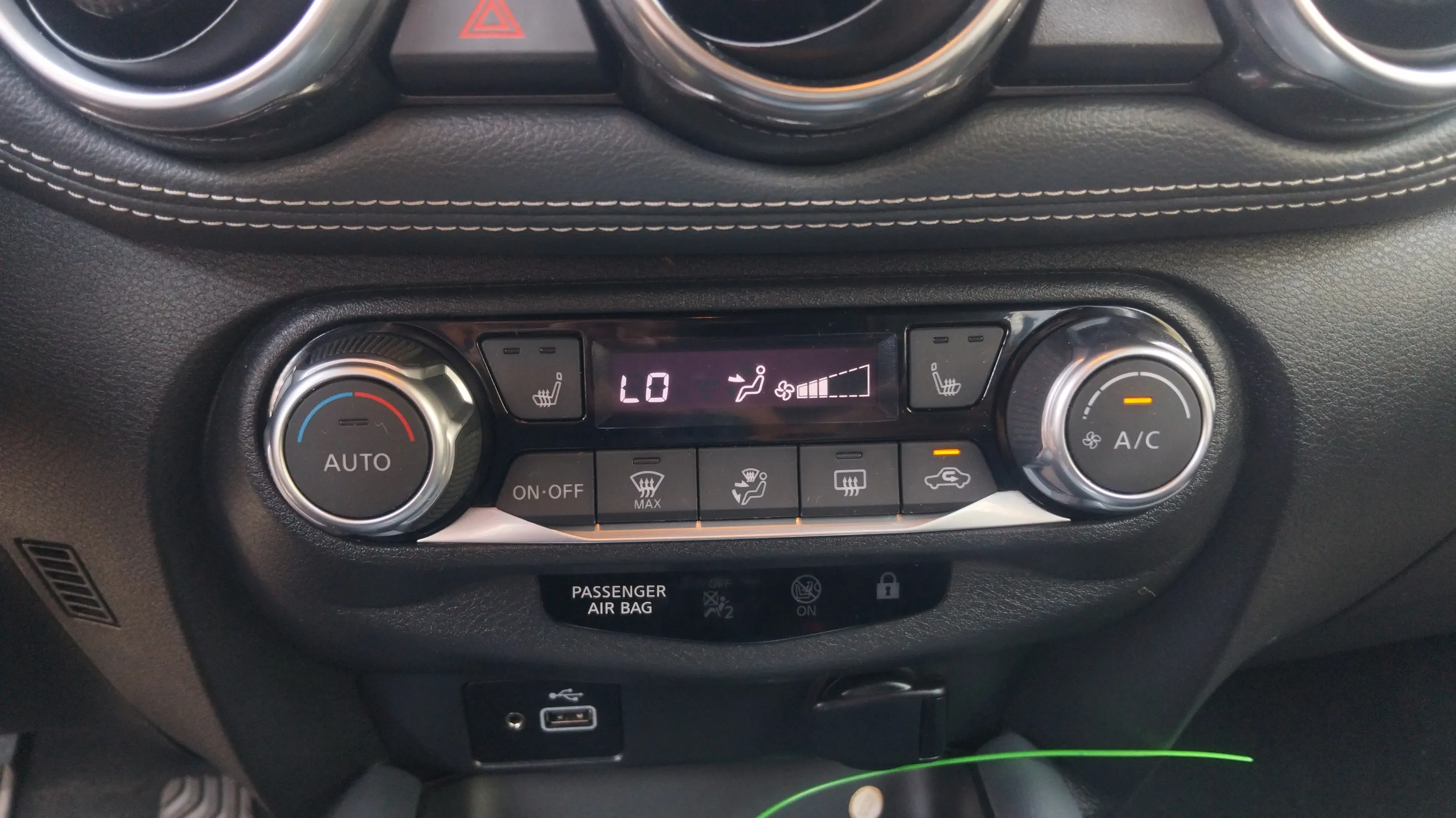 Nissan Juke DIG-T 6 M/T Tekna - foto 20