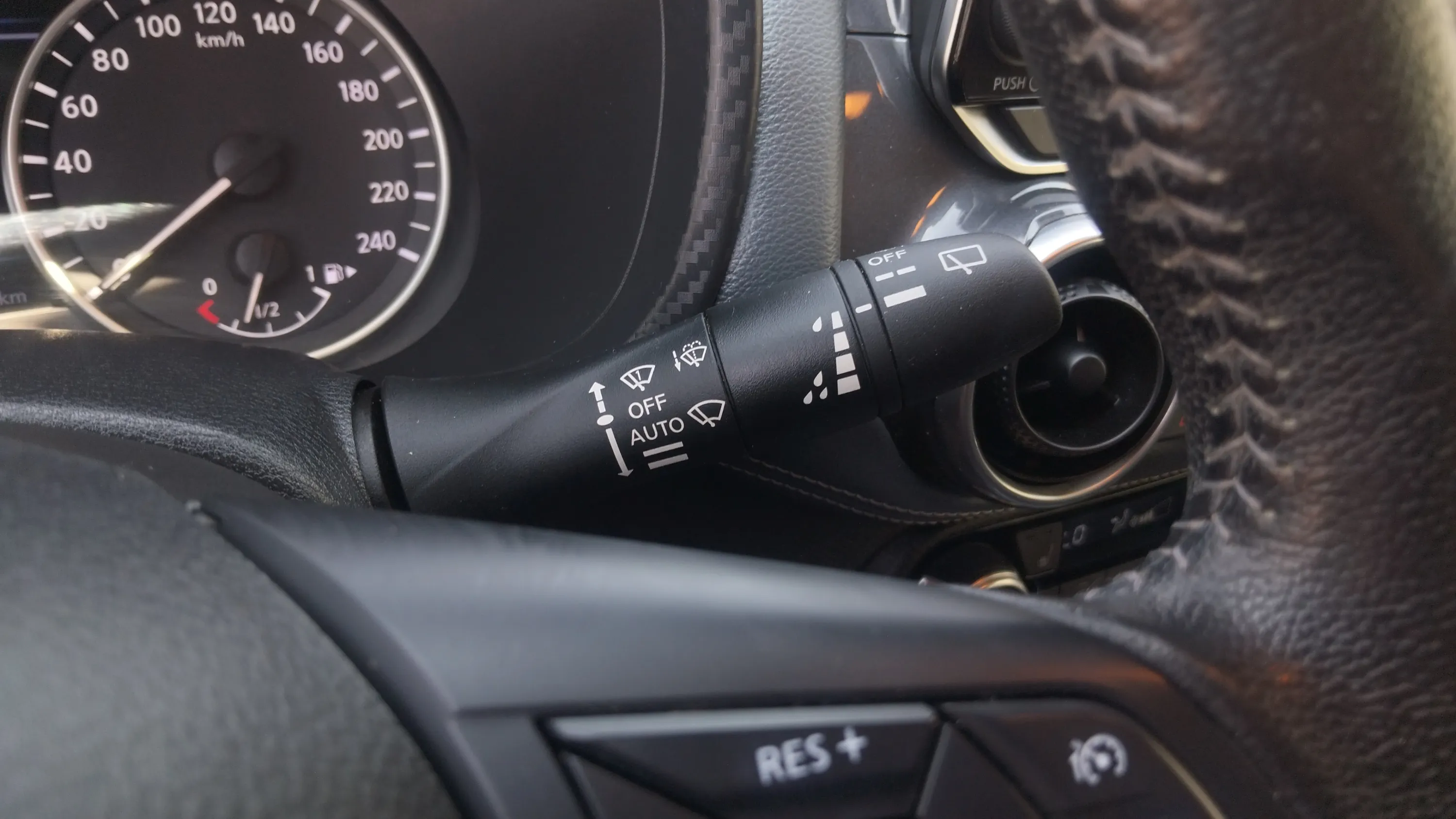 Nissan Juke DIG-T 6 M/T Tekna - foto 19