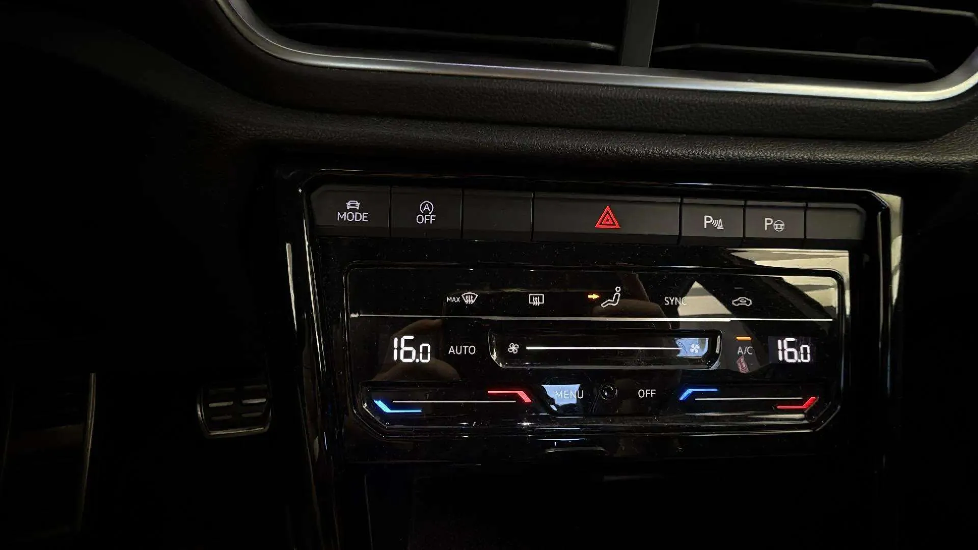 Volkswagen T-Roc R-Line 1.5 TSI DSG - foto 17