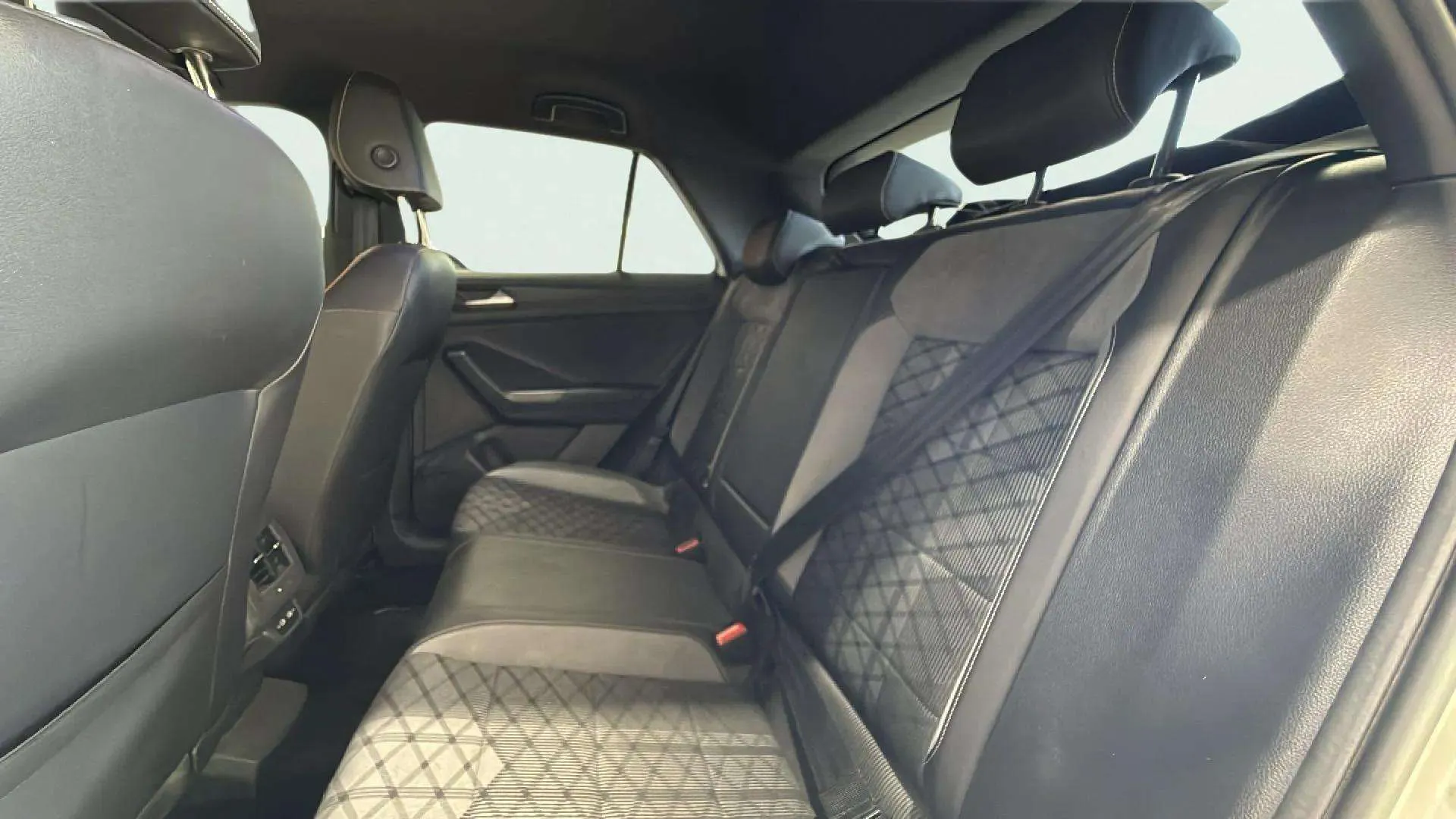 Volkswagen T-Roc R-Line 1.5 TSI DSG - foto 24