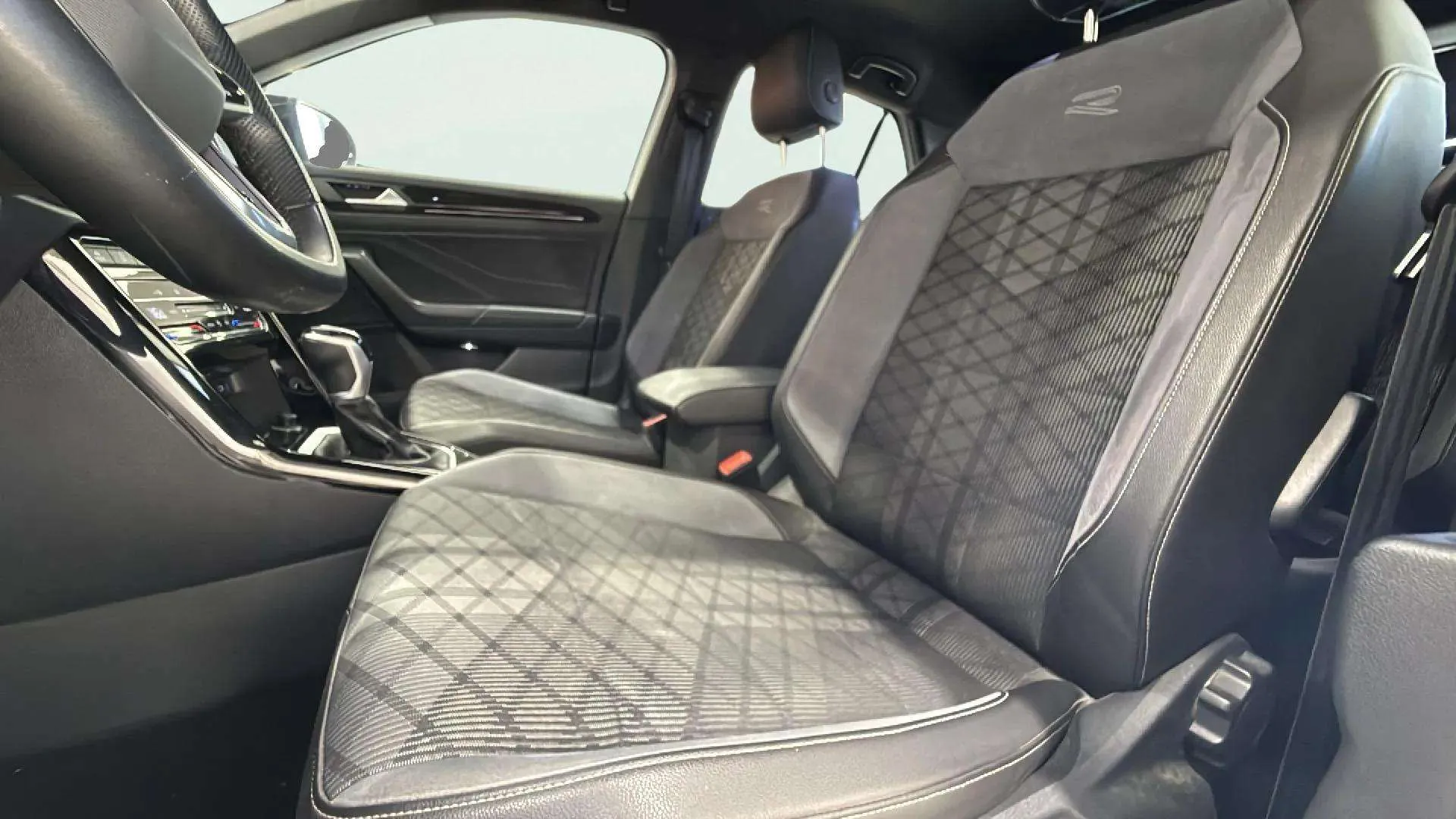 Volkswagen T-Roc R-Line 1.5 TSI DSG - foto 23