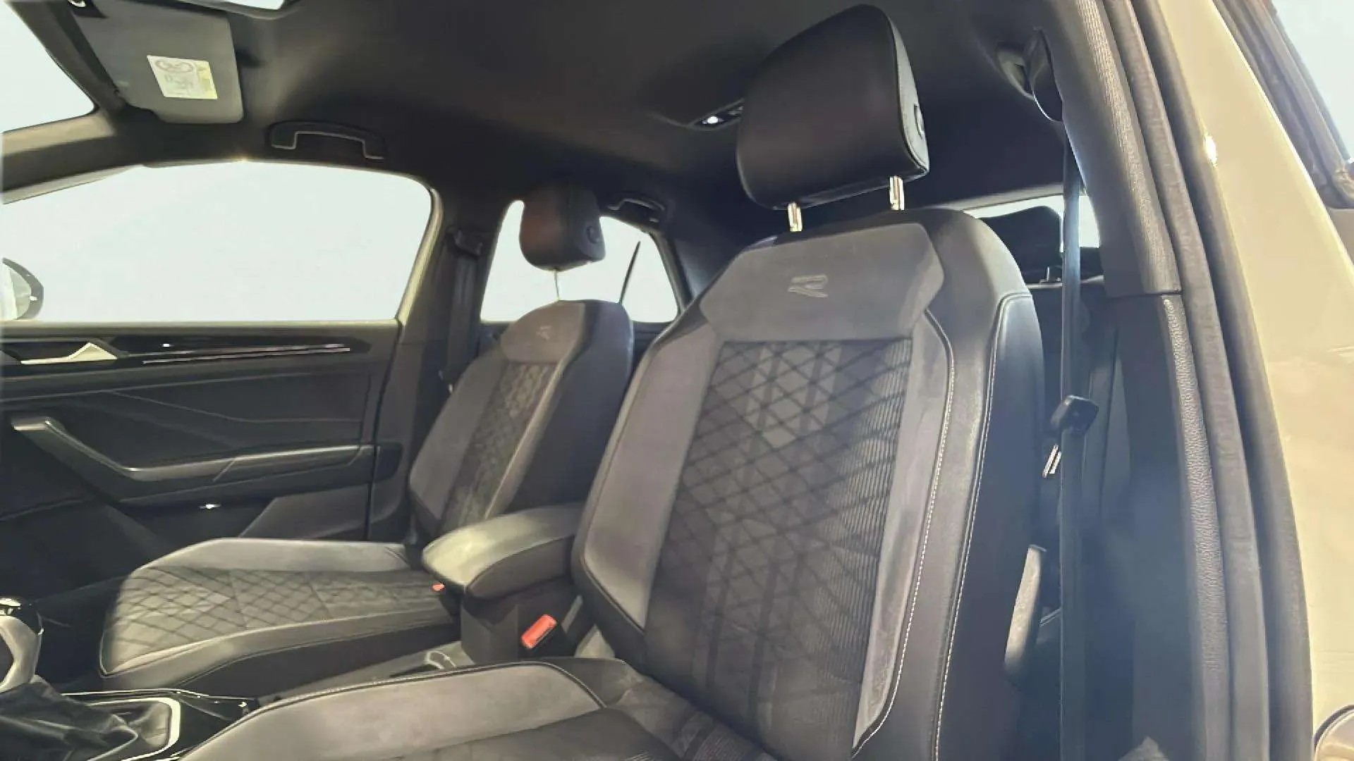 Volkswagen T-Roc R-Line 1.5 TSI DSG - foto 22