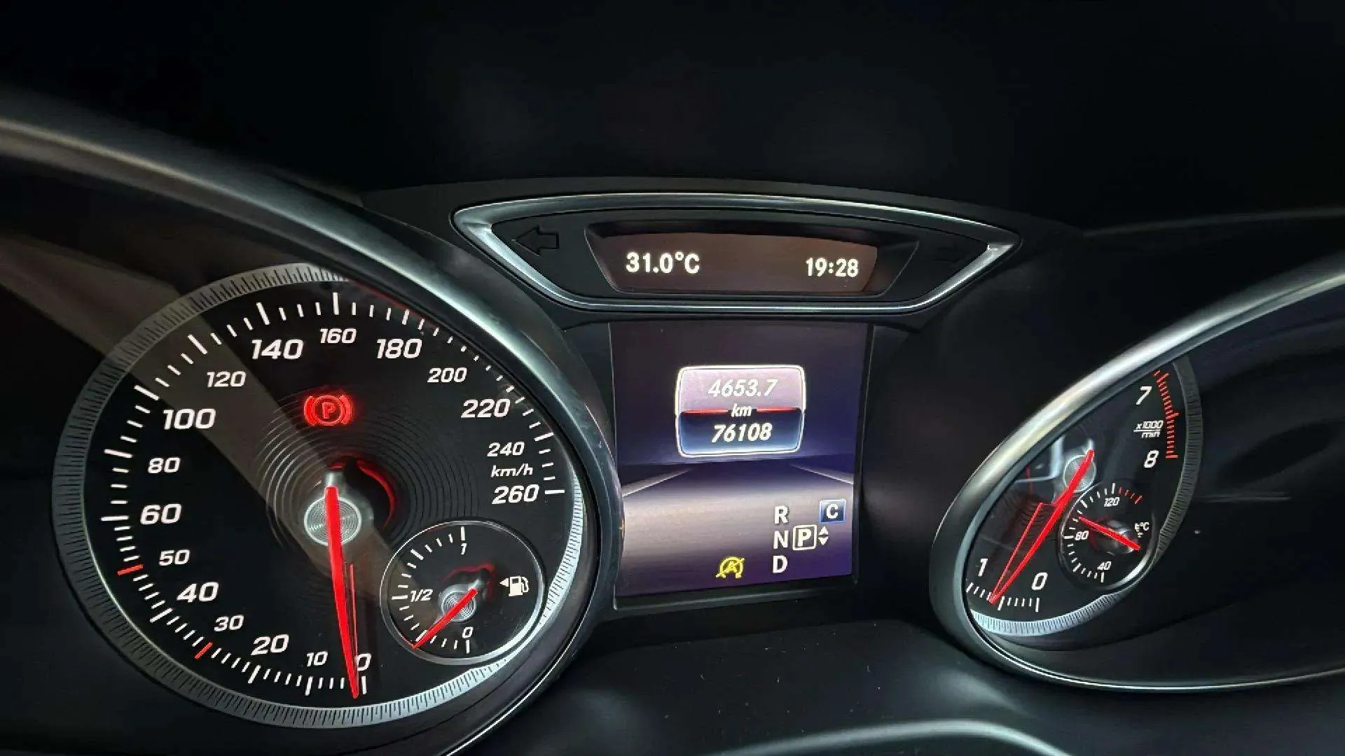 Mercedes-Benz CLA 200 - foto 18