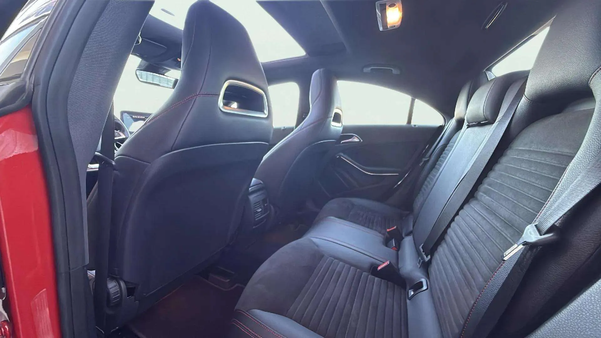 Mercedes-Benz CLA 200 - foto 25