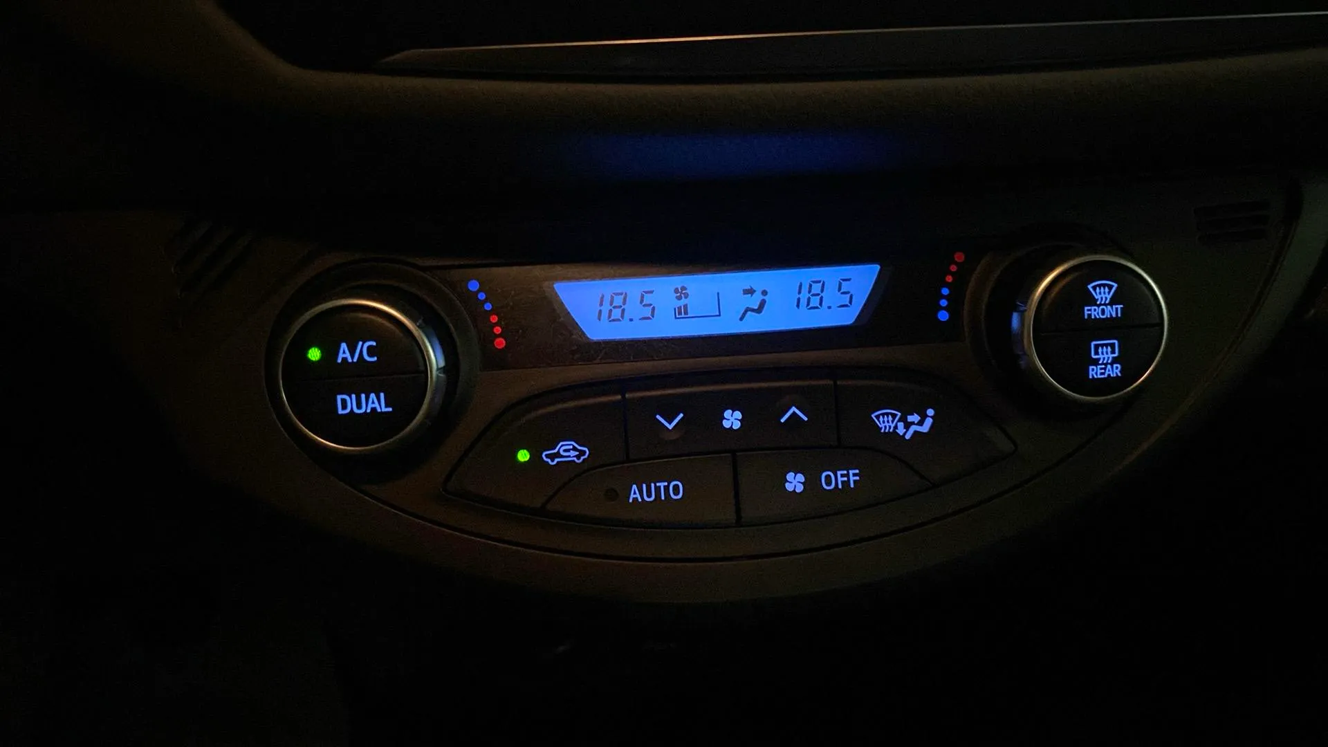 Toyota Yaris 1.0 70 Active - foto 25