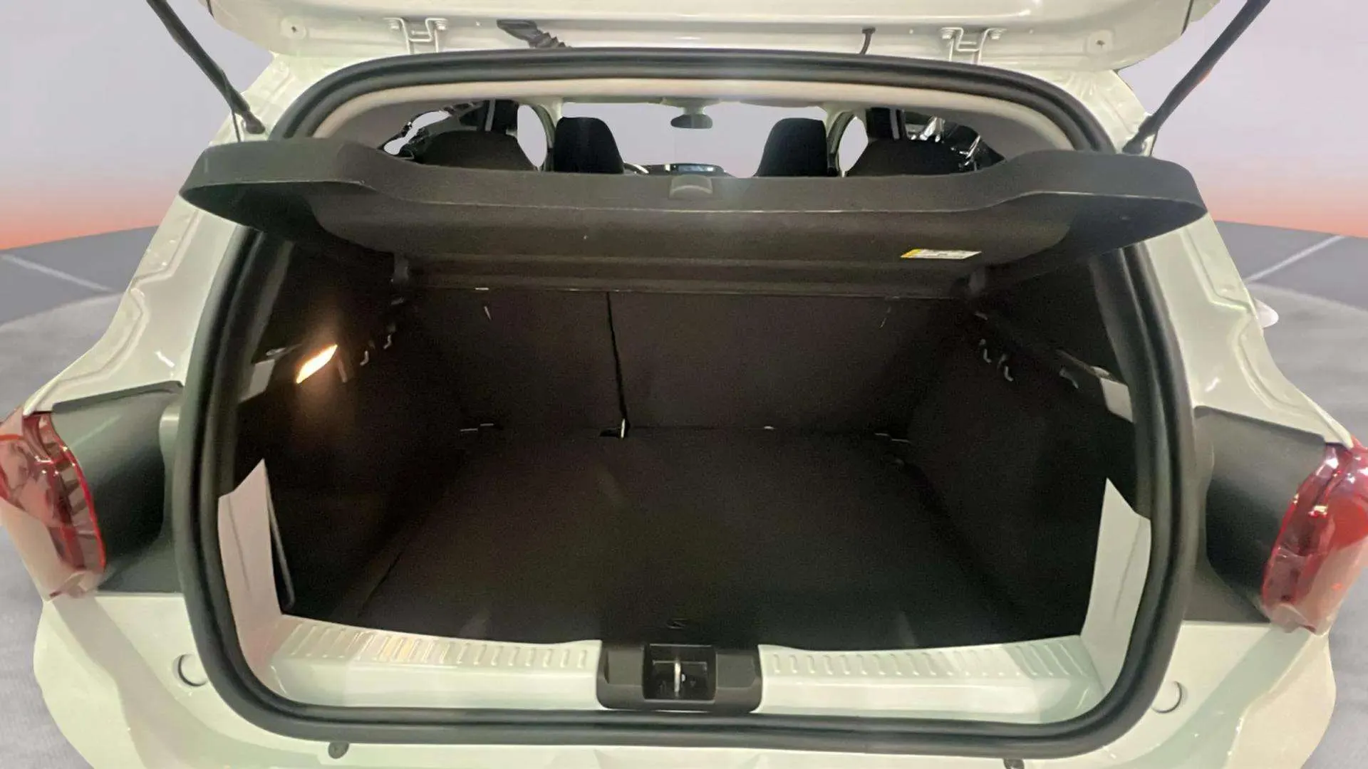 Dacia Sandero Stepway Essential TCe (90V) - foto 9