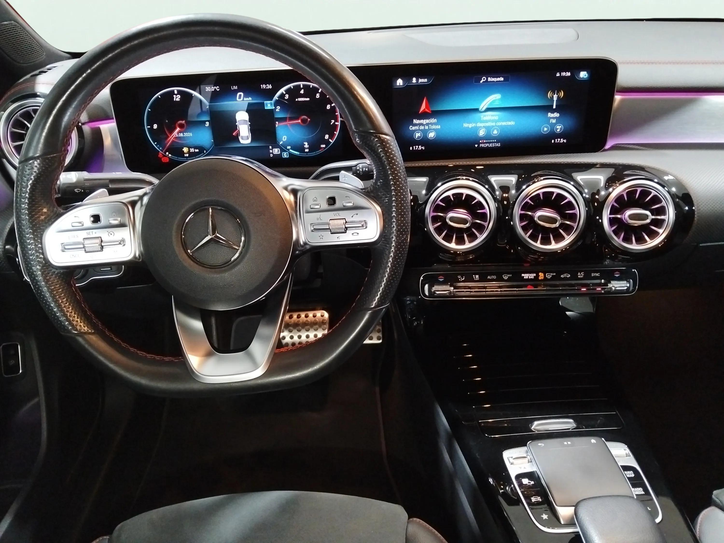 Mercedes-Benz CLA 180 - foto 9