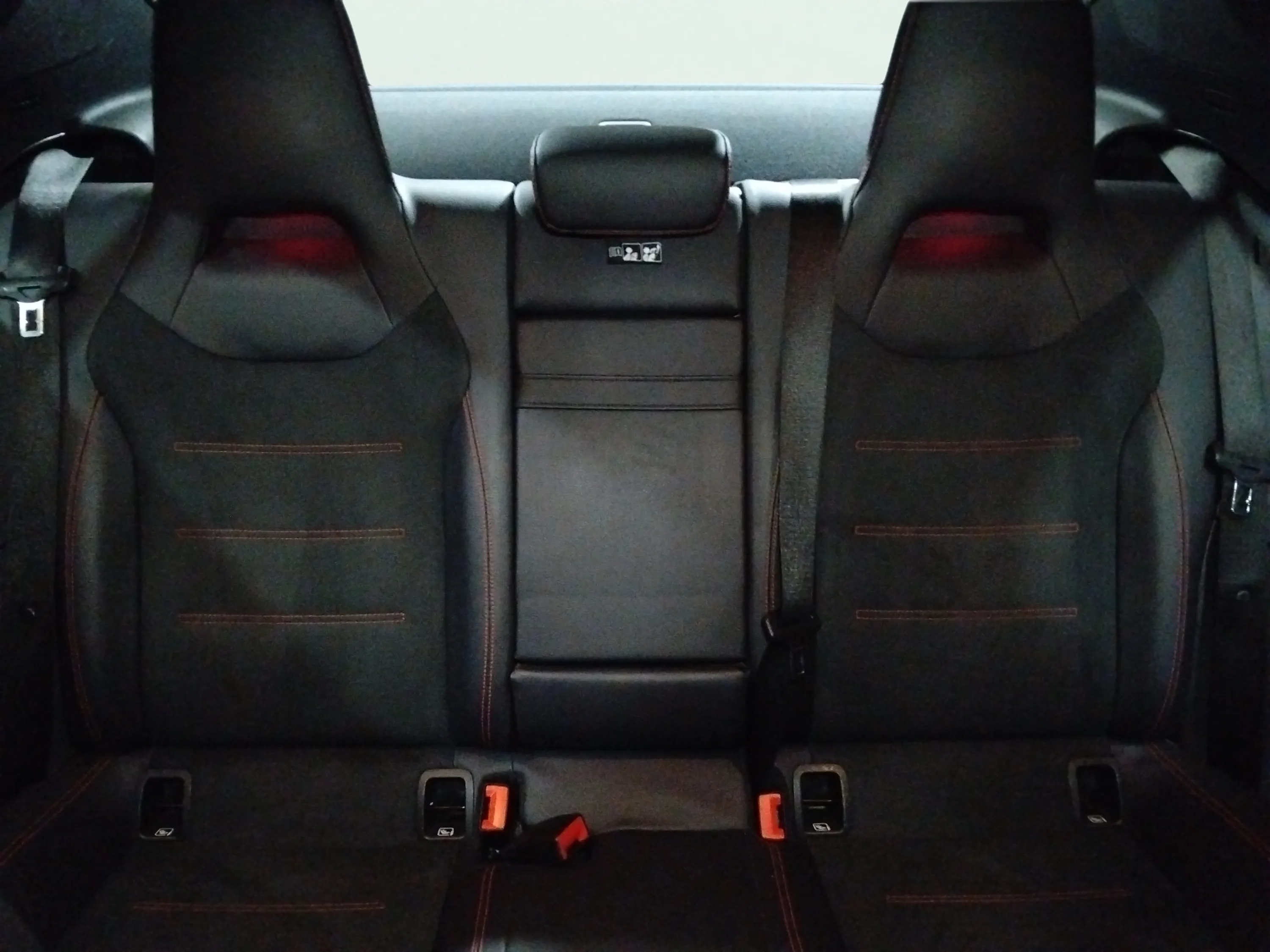 Mercedes-Benz CLA 180 - foto 15
