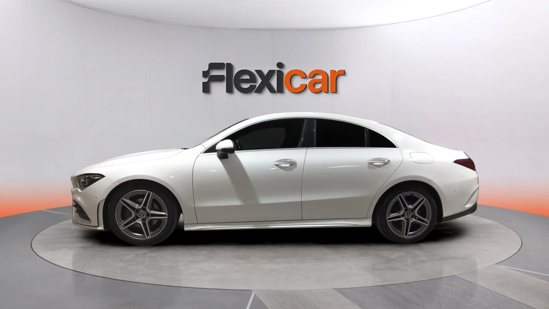 Mercedes-Benz CLA 180 - foto 4