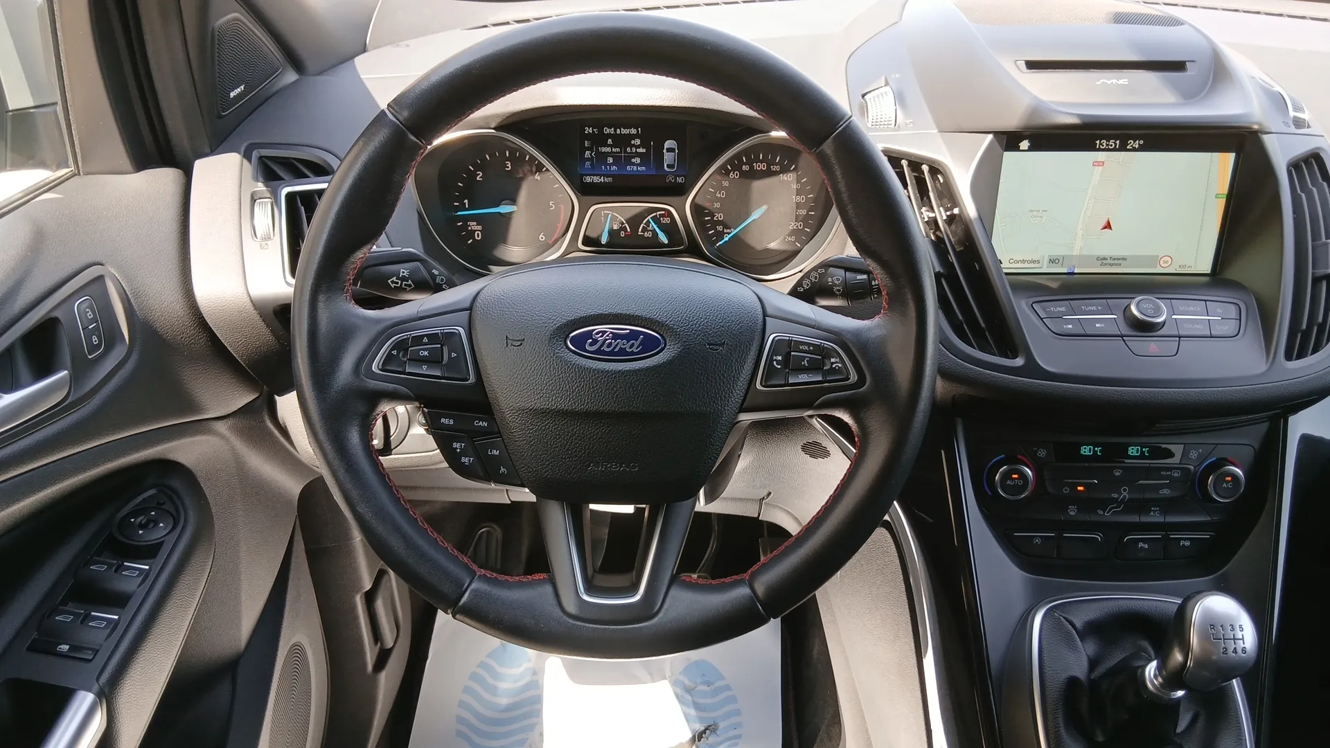 Ford Kuga 2.0 TDCi 4x2 A-S-S ST-Line - foto 8