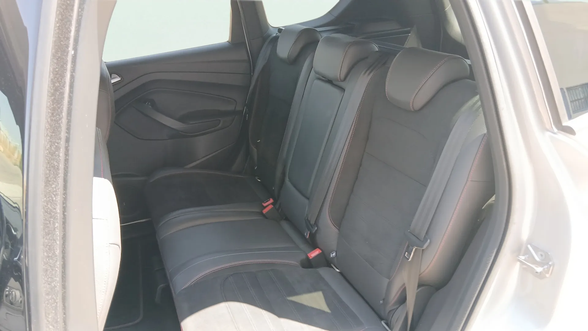 Ford Kuga 2.0 TDCi 4x2 A-S-S ST-Line - foto 21