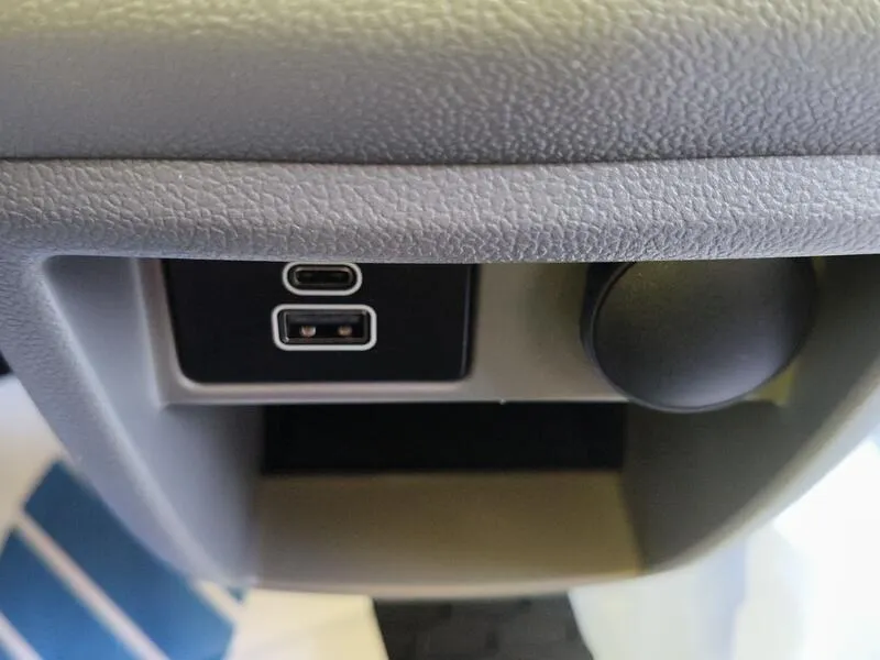 Volkswagen Transporter 2.0 TDI - foto 14