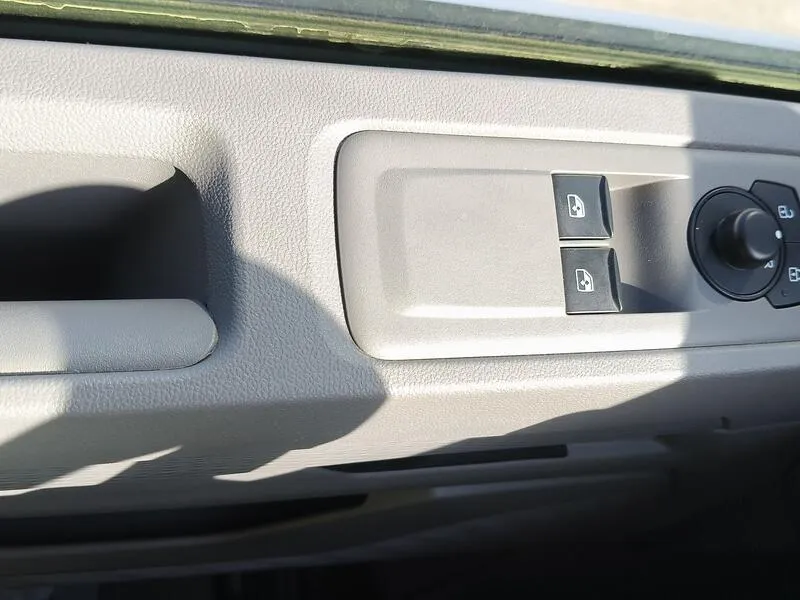 Volkswagen Transporter 2.0 TDI - foto 29