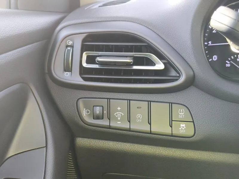 Hyundai i30 1.5 DPI Klass SLX - foto 27