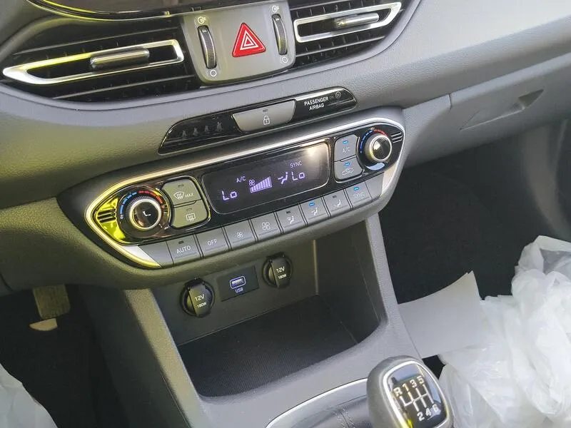 Hyundai i30 1.5 DPI Klass SLX - foto 12