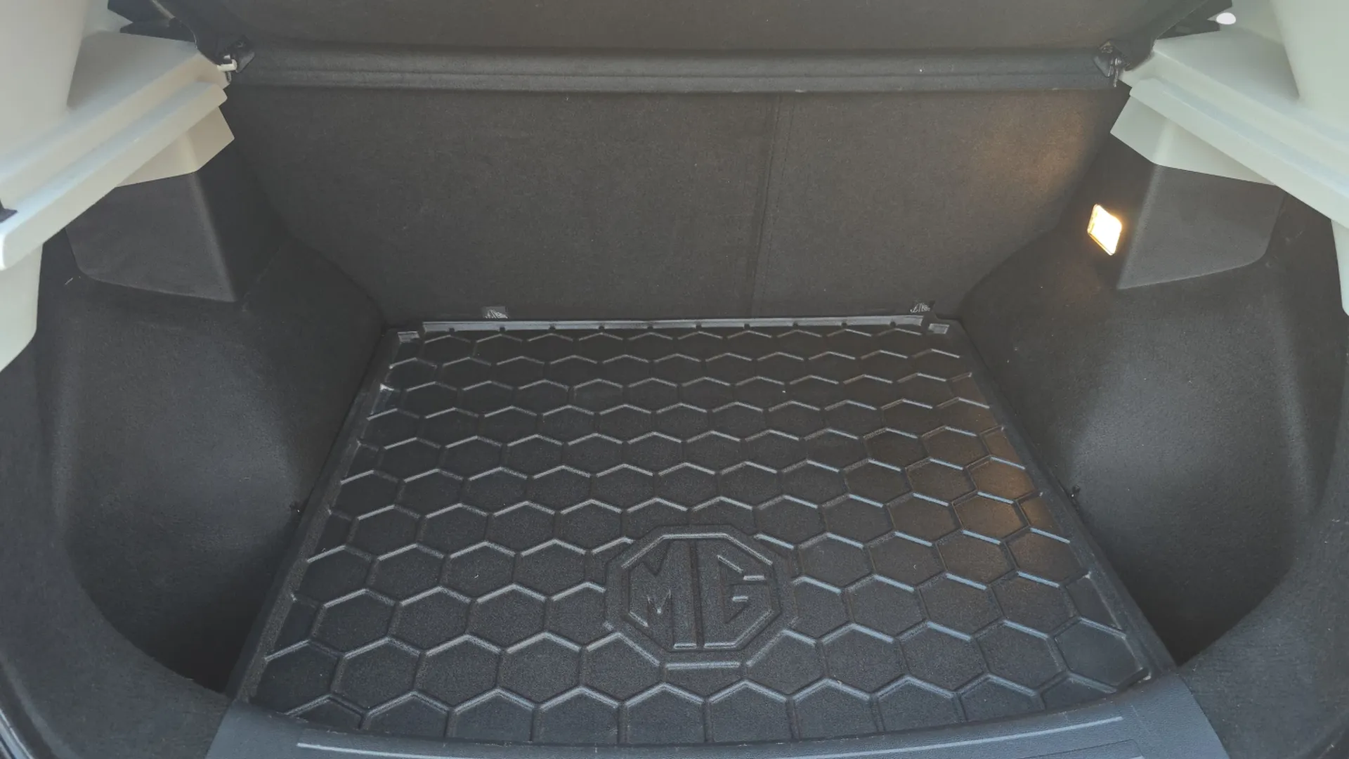 MG ZS 1.5 Luxury - foto 16