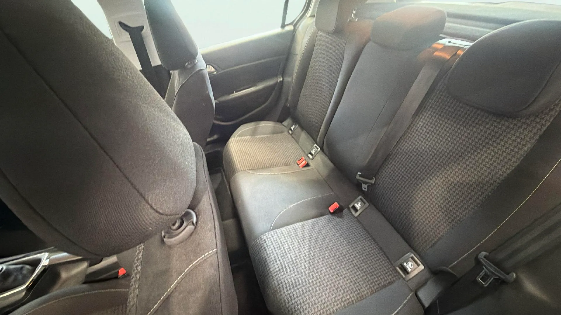 Peugeot 308 Allure Pack BlueHDi 130 - foto 18