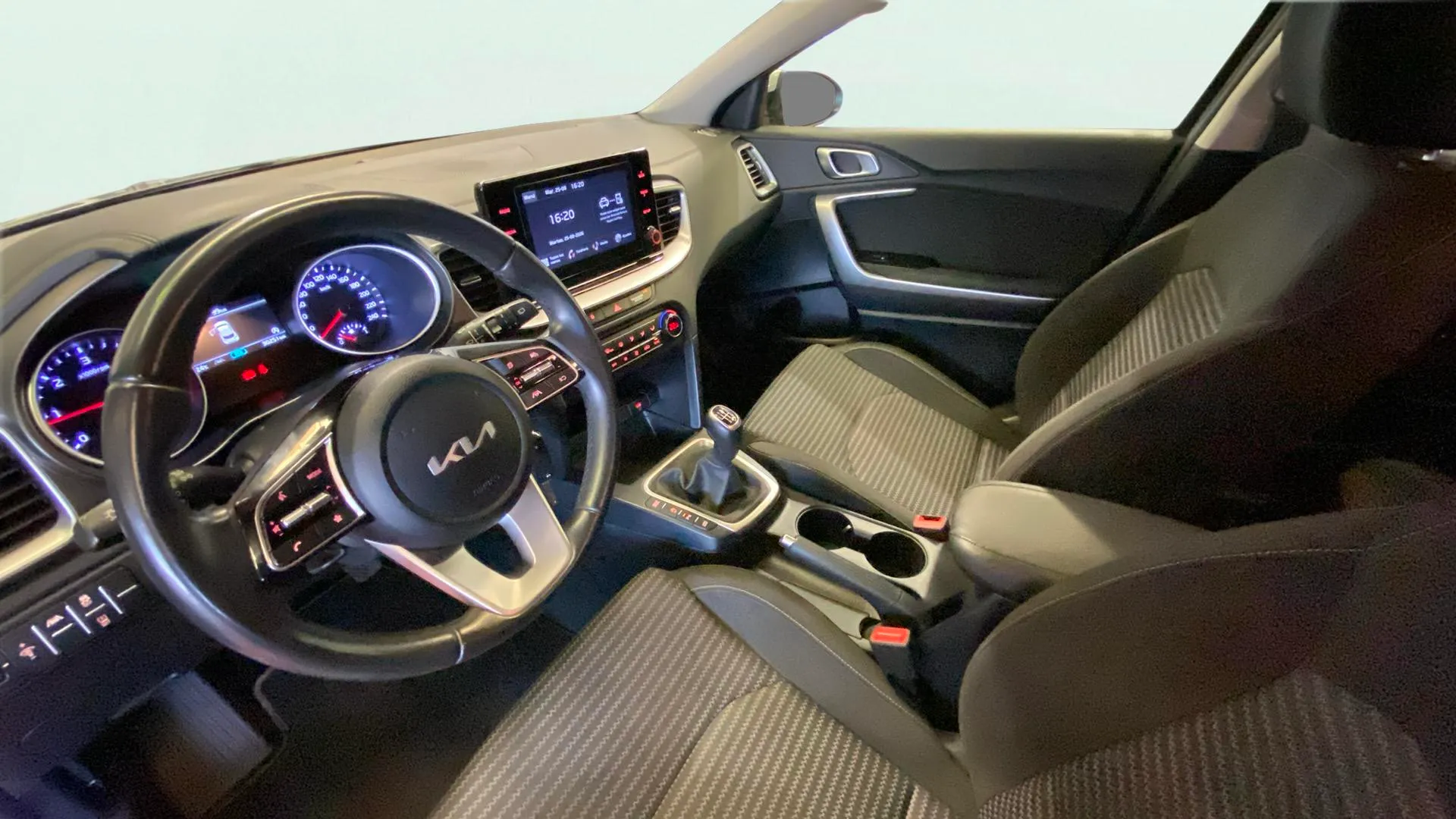 Kia XCeed 1.6 MHEV iMT Drive - foto 11