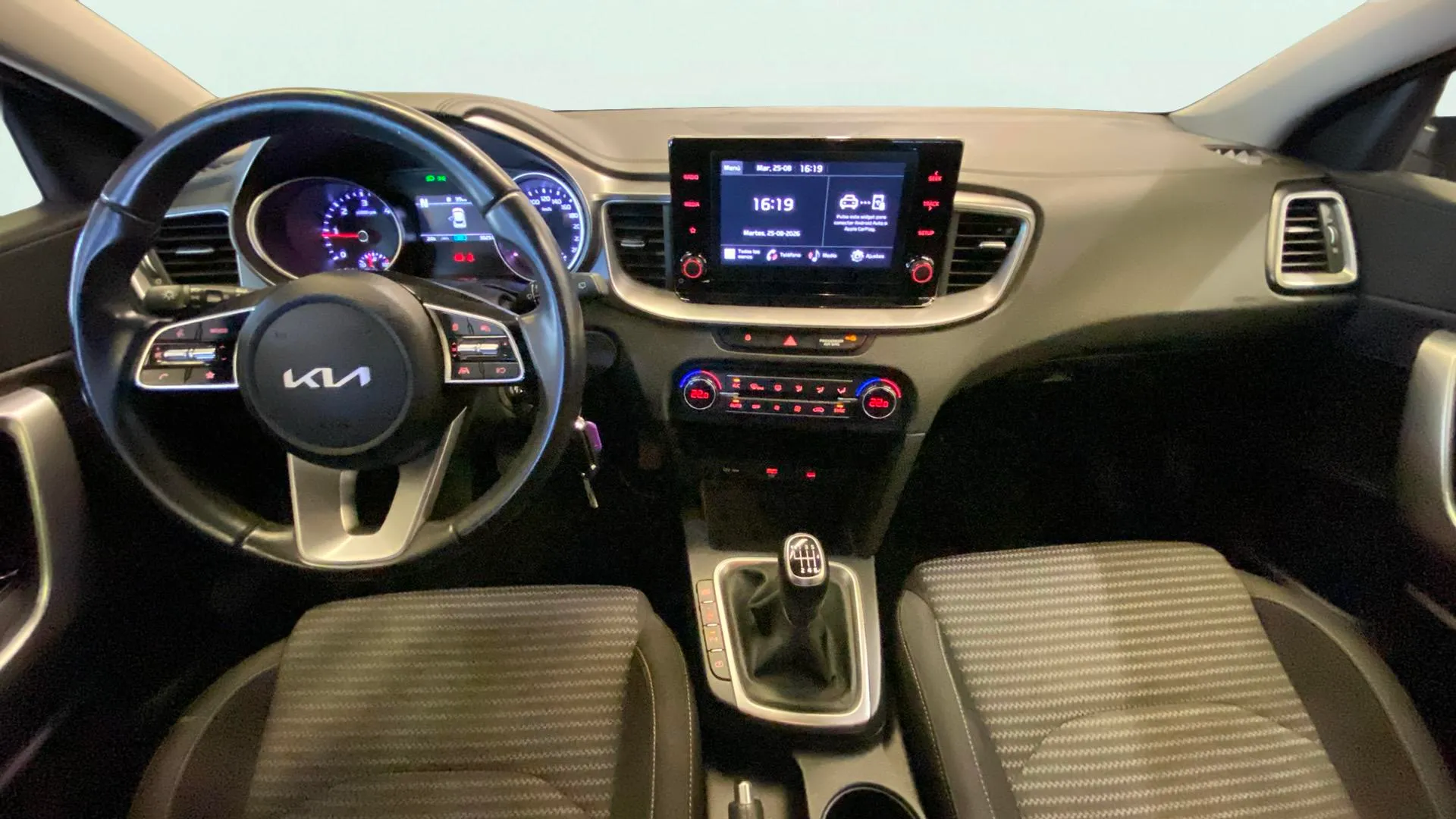 Kia XCeed 1.6 MHEV iMT Drive - foto 16