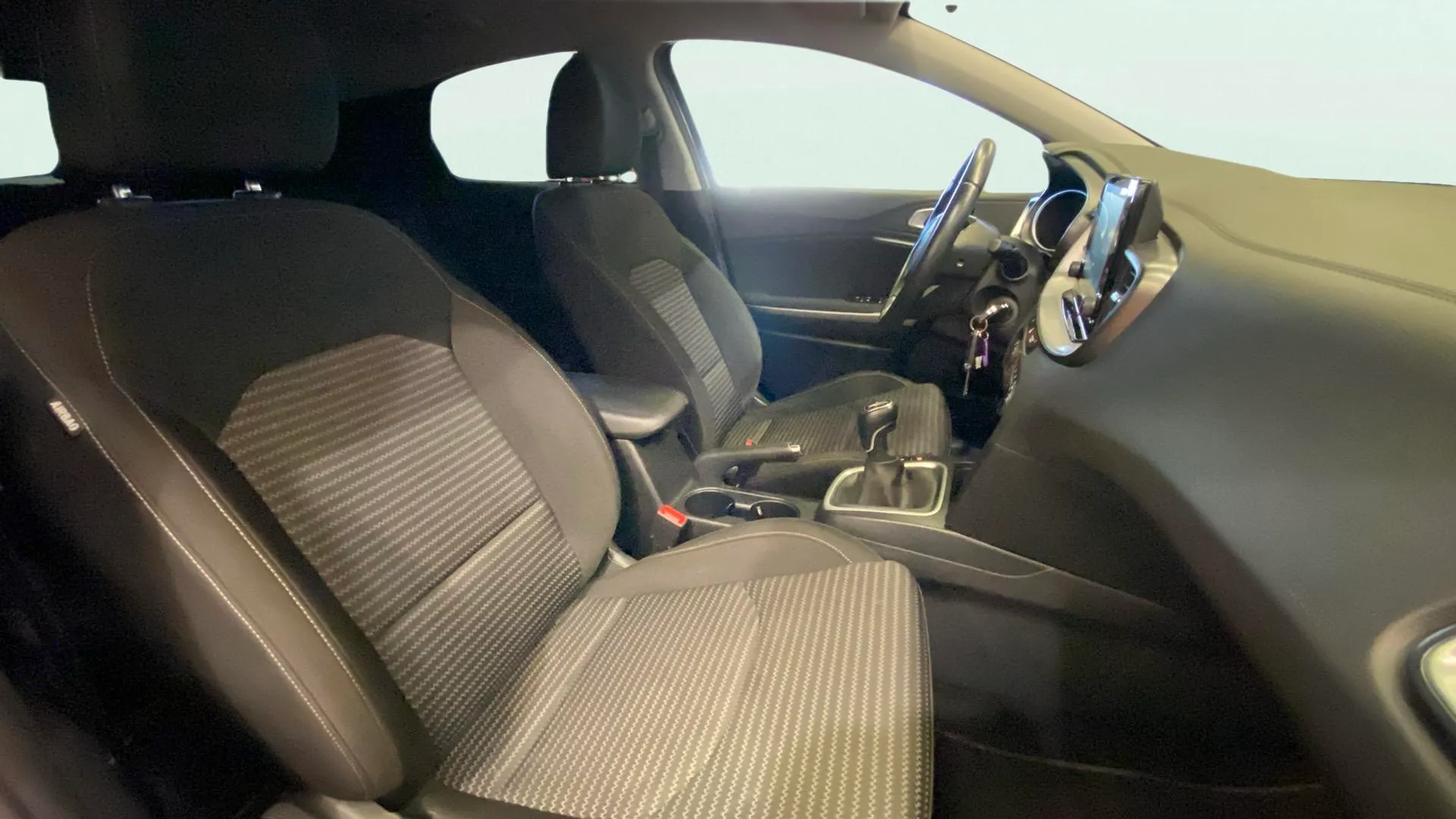 Kia XCeed 1.6 MHEV iMT Drive - foto 12