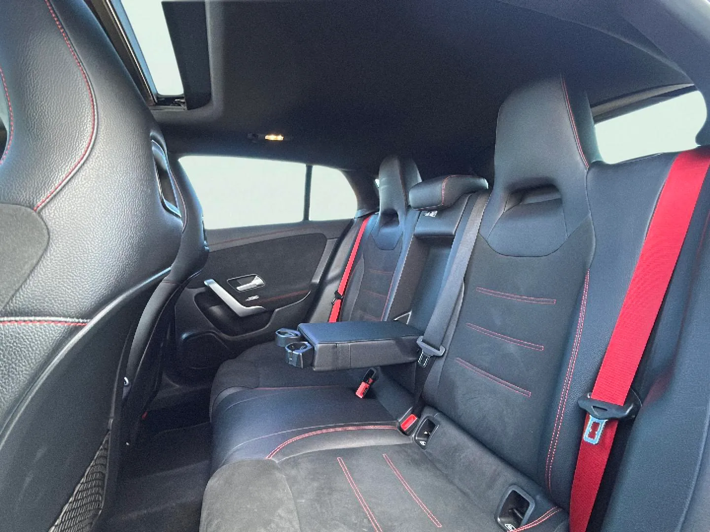 Mercedes-Benz CLA Mercedes-AMG 35 4MATIC+ Shooting Bra - foto 34