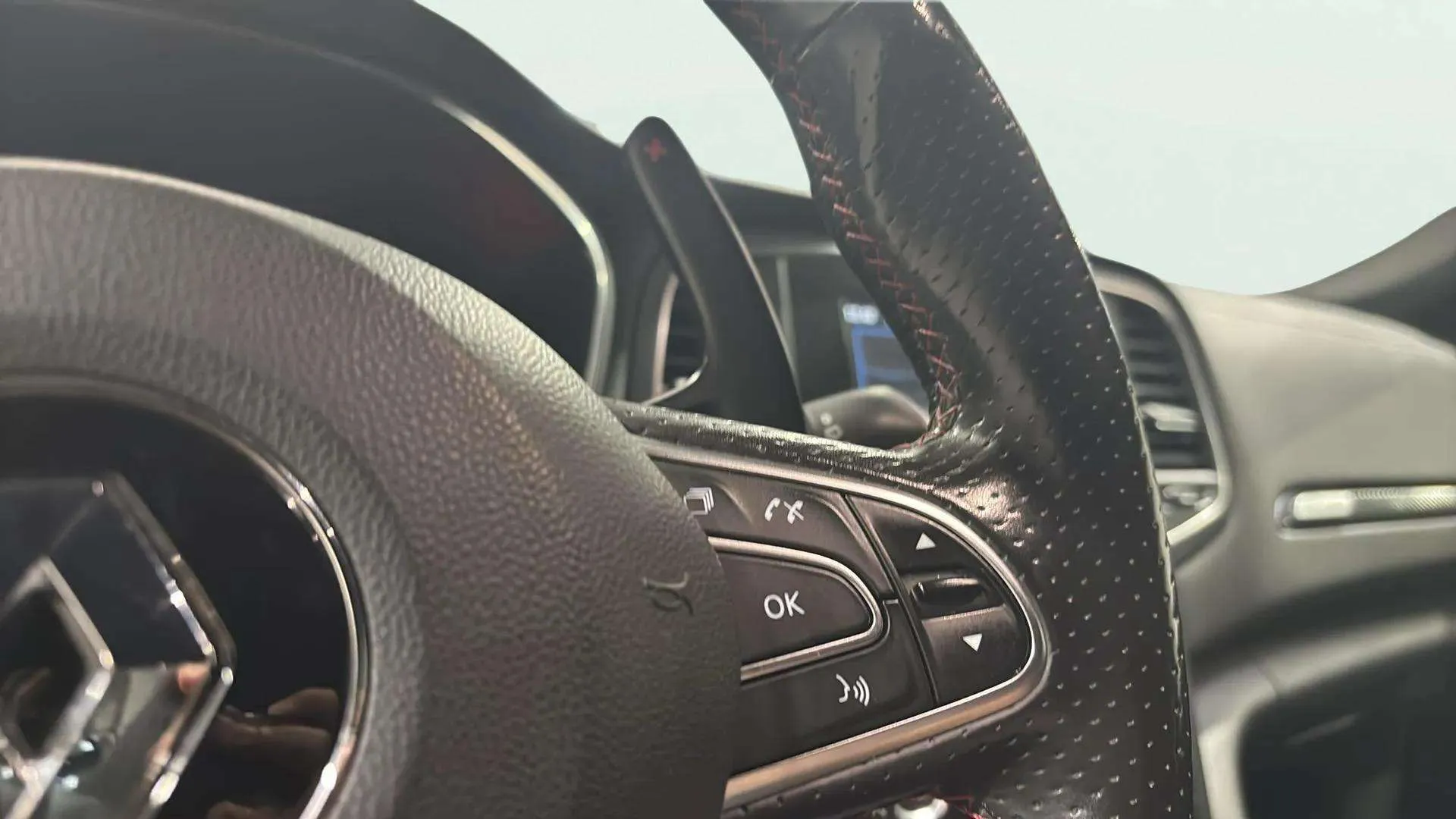 Renault Mégane RS Trophy TCe GPF EDC- 18 - foto 13