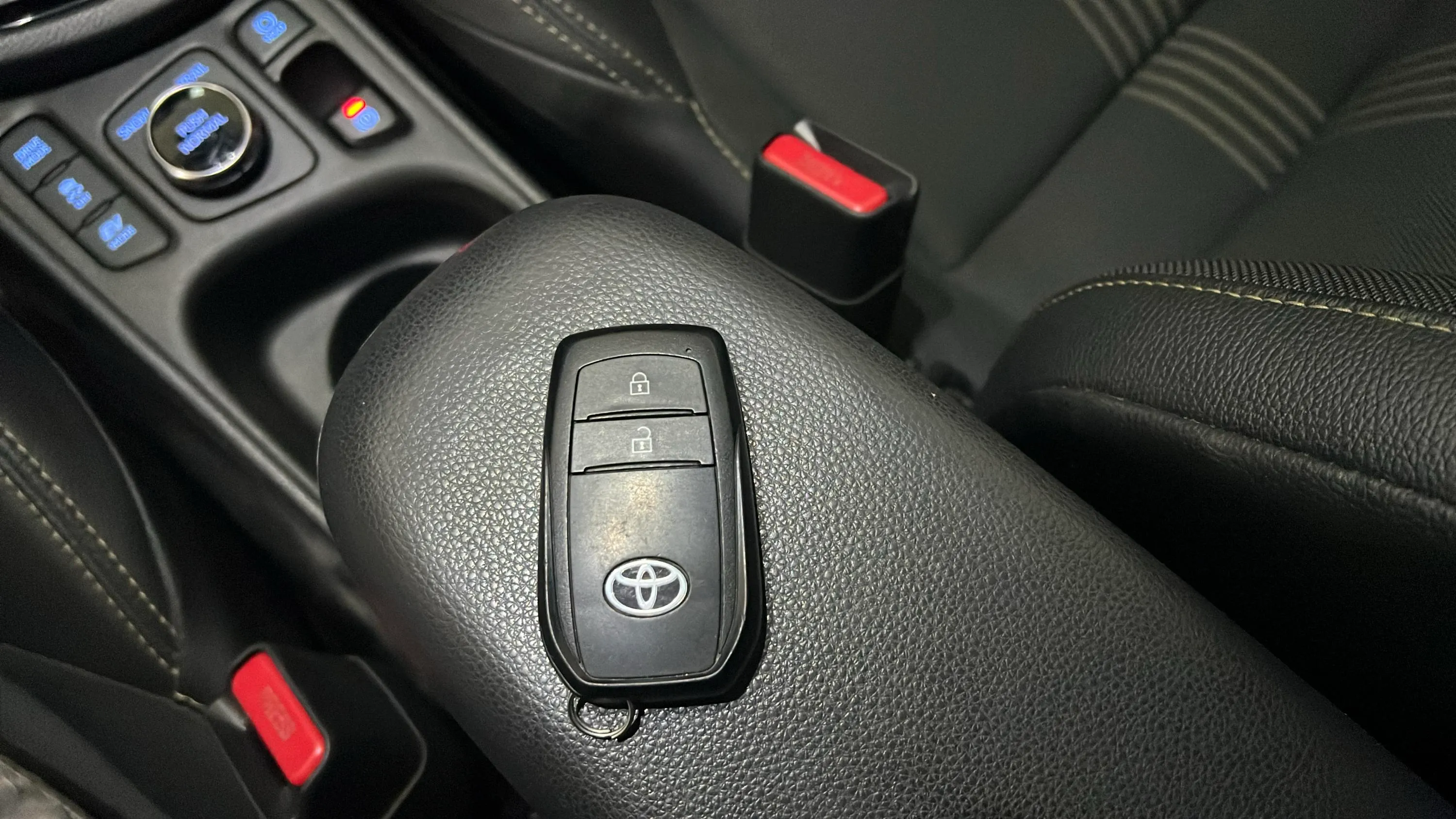 Toyota Yaris Cross 1.5 120H Adventure - foto 17