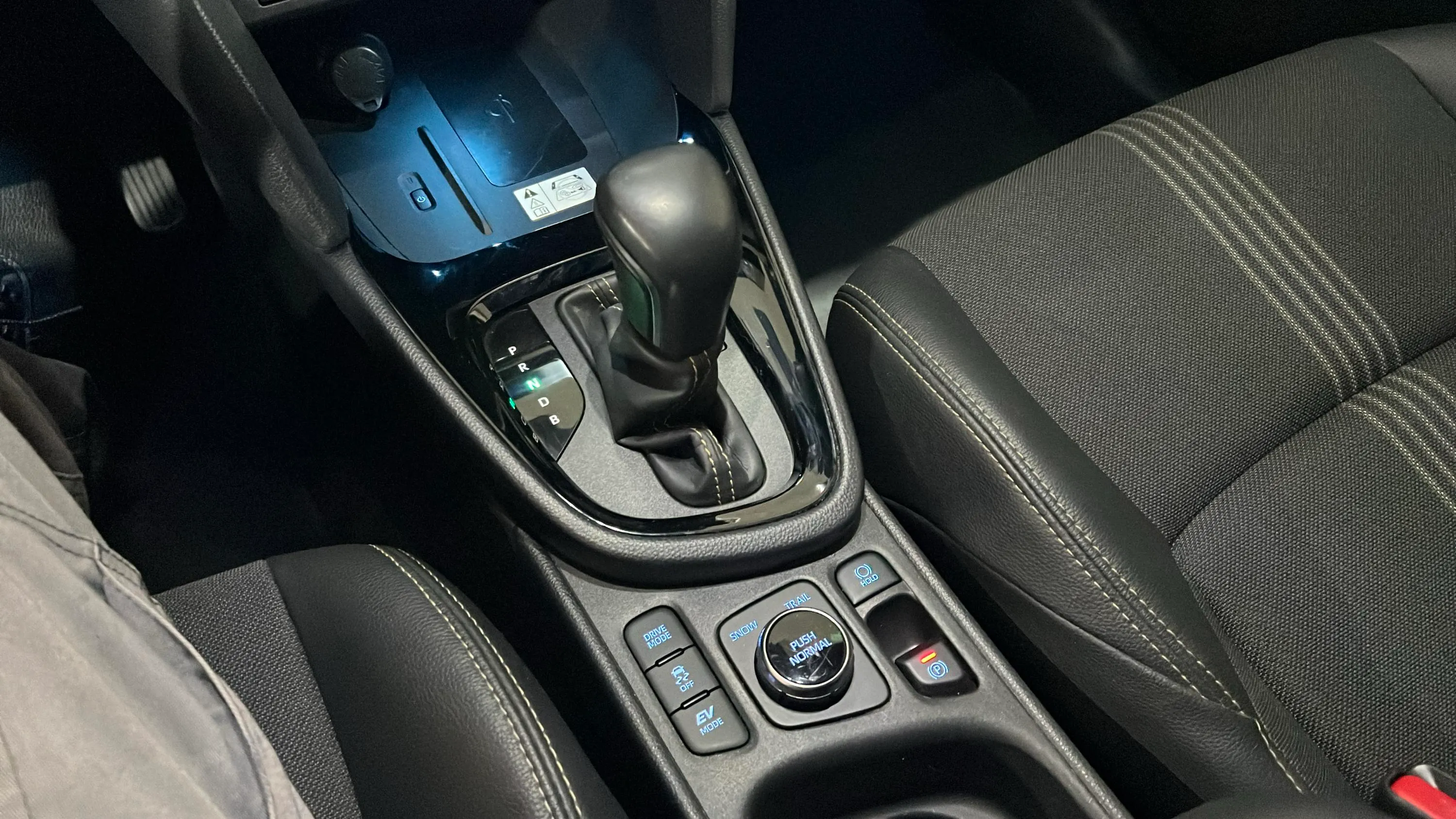 Toyota Yaris Cross 1.5 120H Adventure - foto 16