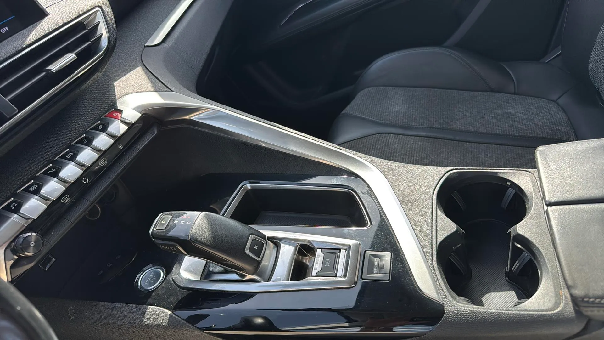 Peugeot 3008 1.2 PureTech Active EAT6 - foto 13