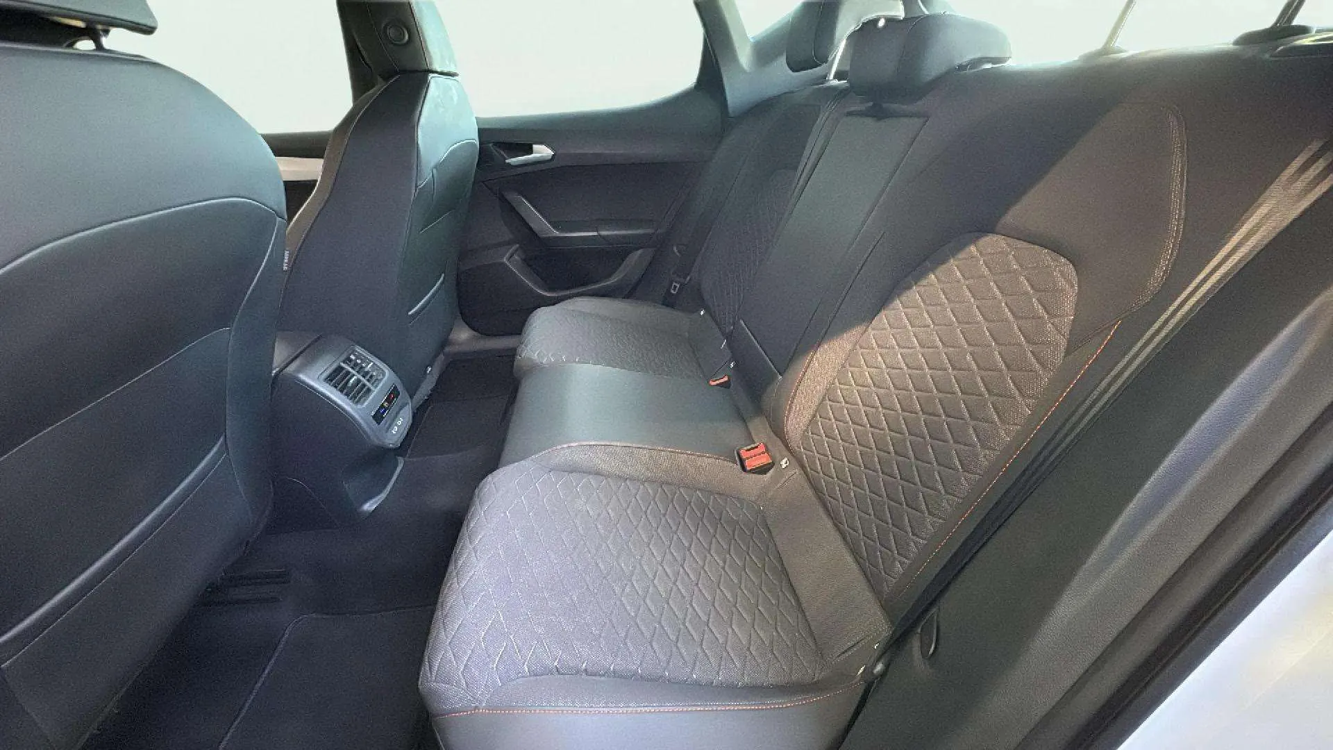 SEAT León SP 1.0 TSI FR 25 Aniversario - foto 12